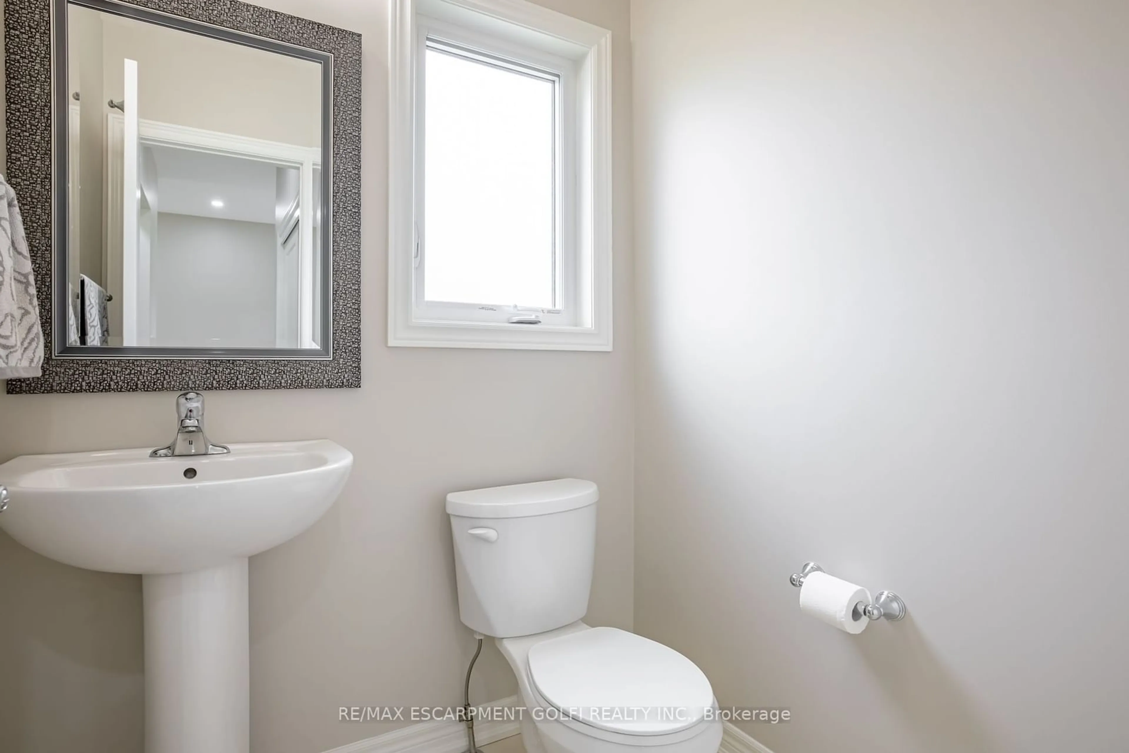 Standard bathroom for 50937 Memme Crt, Wainfleet Ontario L3B 5N6