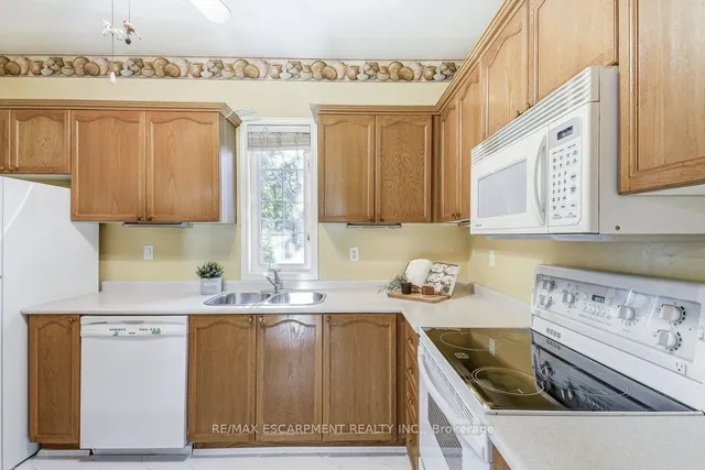 Additional property image - 192 SILVERBIRCH Blvd