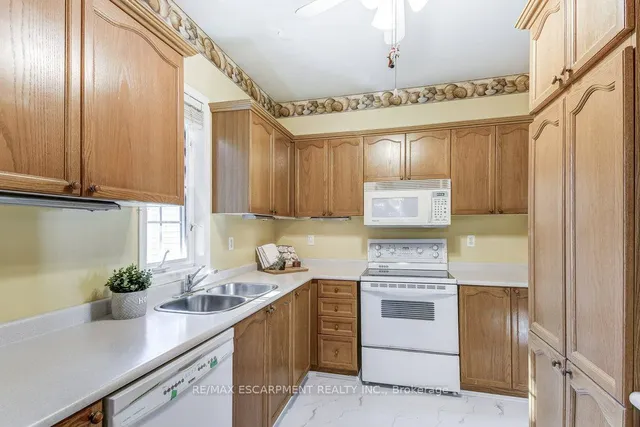 Additional property image - 192 SILVERBIRCH Blvd
