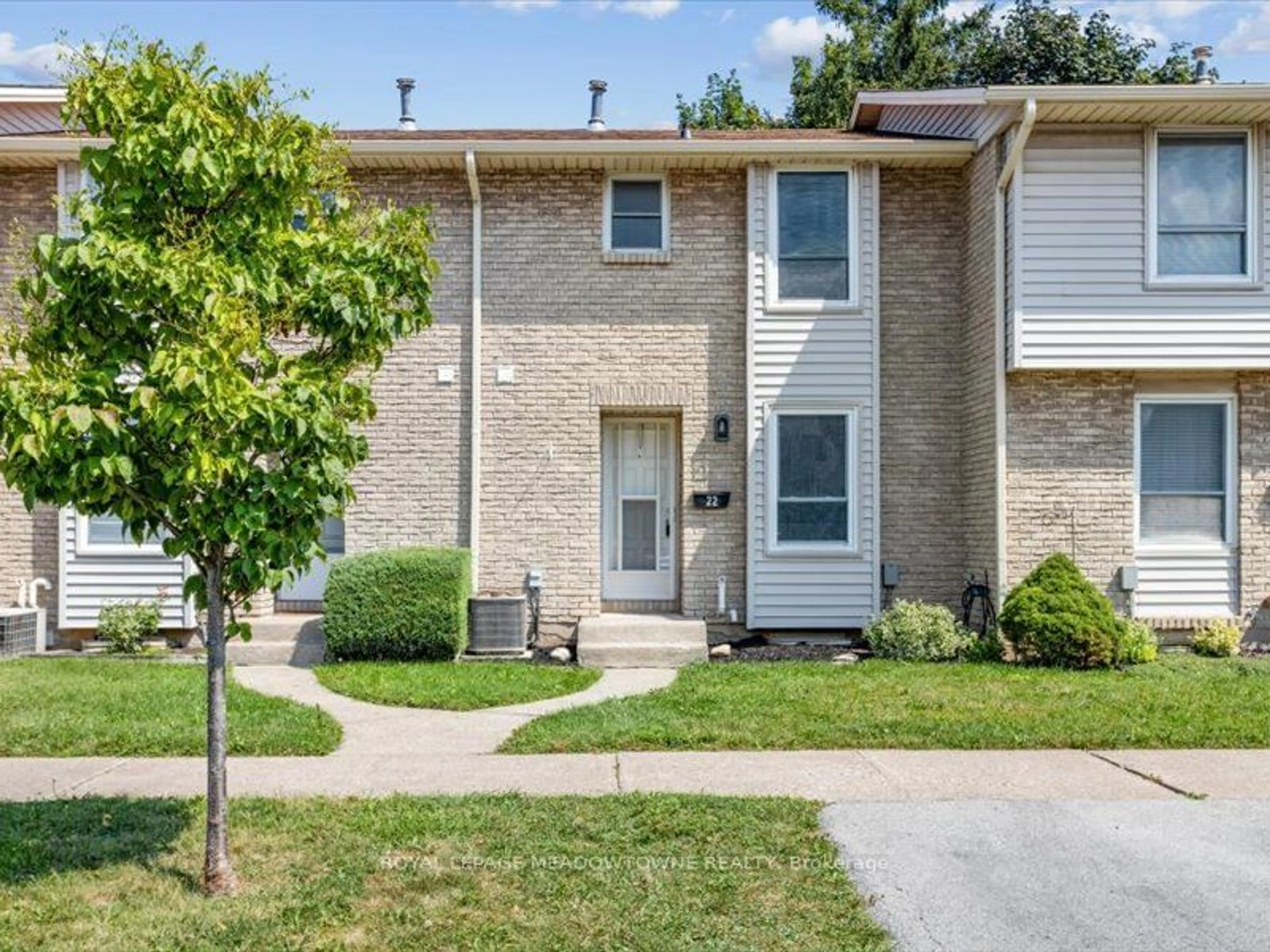 A pic from exterior of the house or condo, cottage for 242 Lakeport Rd #22, St. Catharines Ontario L2N 6V2