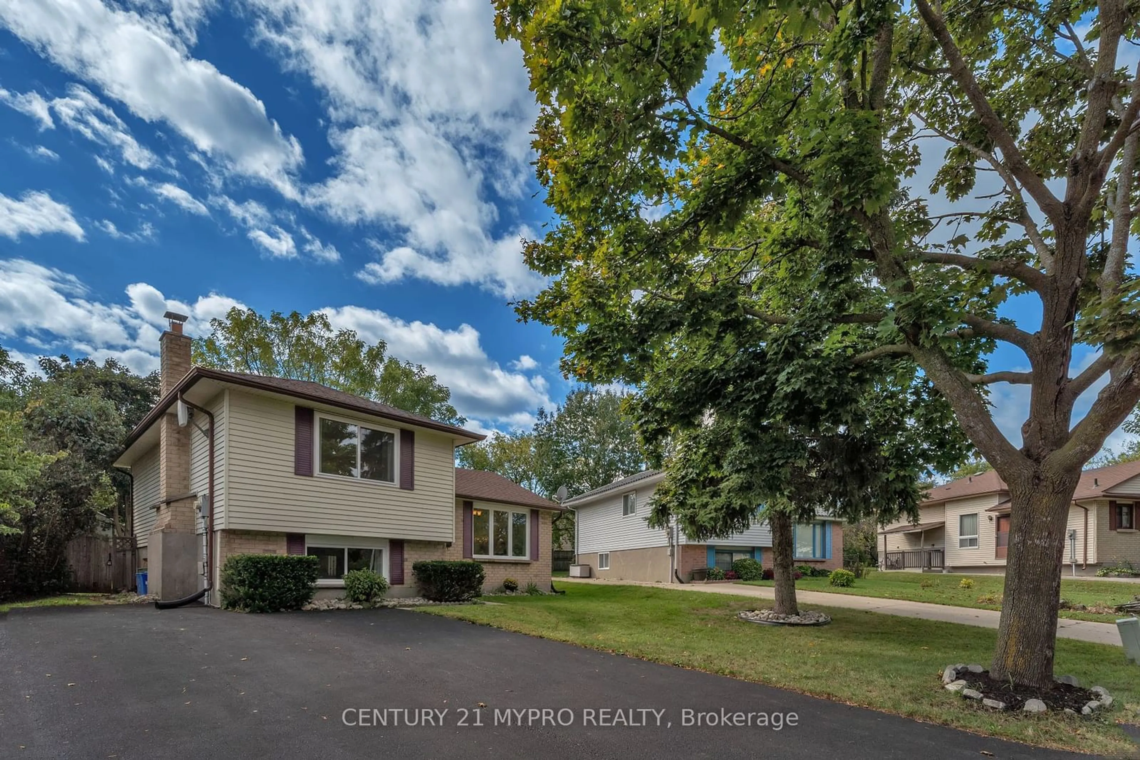 A pic from exterior of the house or condo, the street view for 76 Banting Cres, London Ontario N6G 4G3