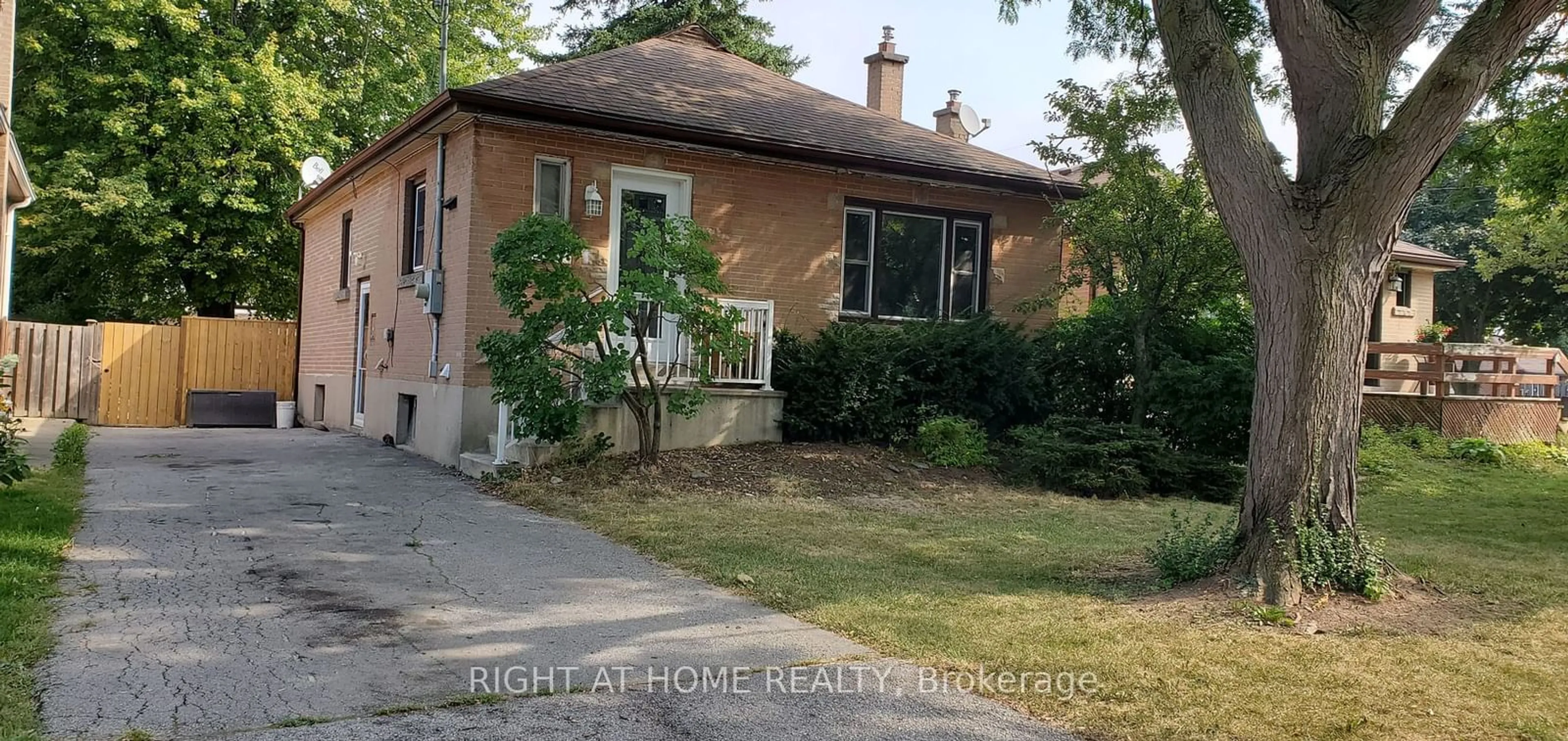 Frontside or backside of a home for 81 Maclennan Ave, Hamilton Ontario L8V 1X5