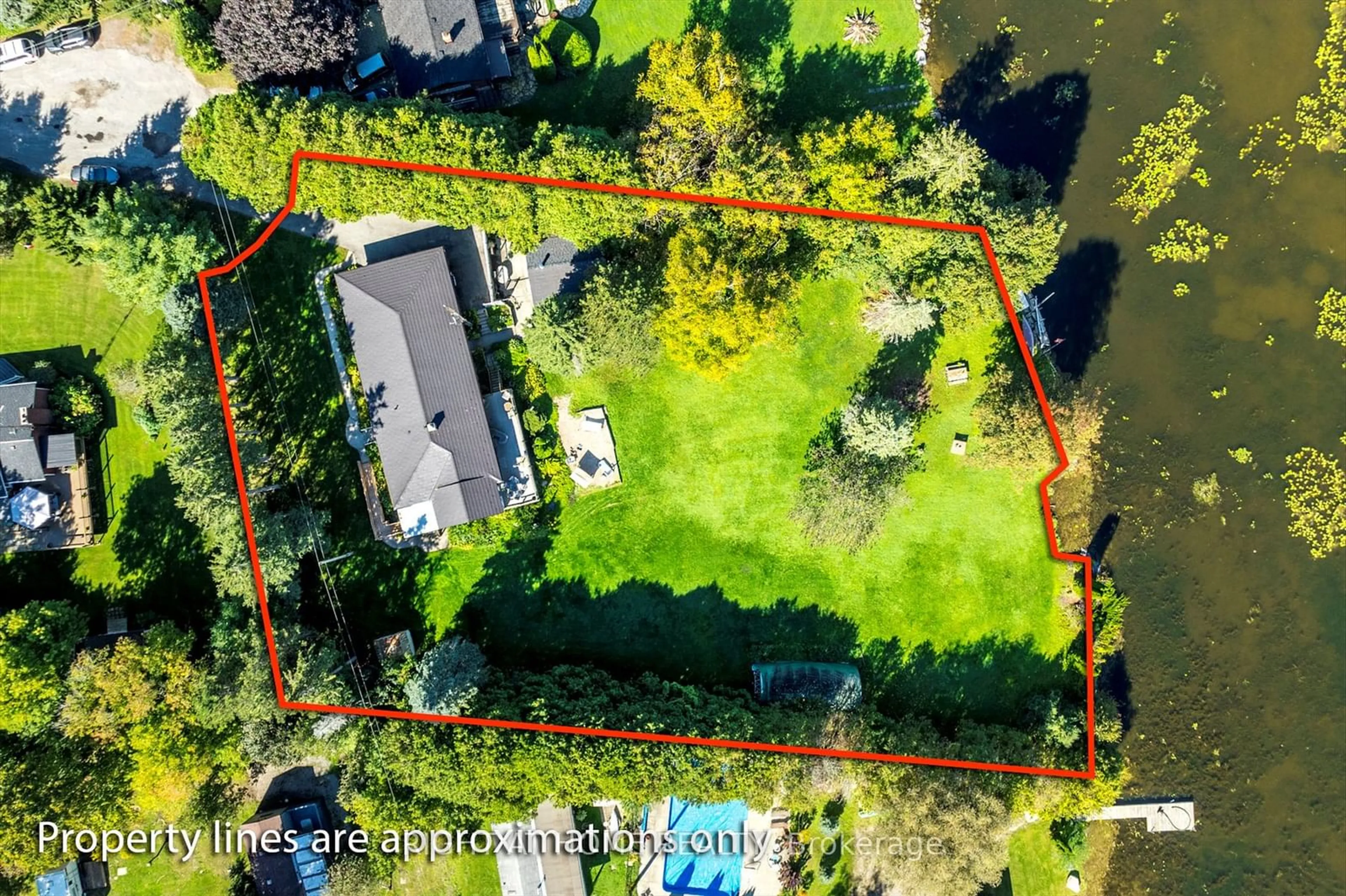 Fenced yard for 10 Patricia Crt, Kawartha Lakes Ontario K9J 6X3