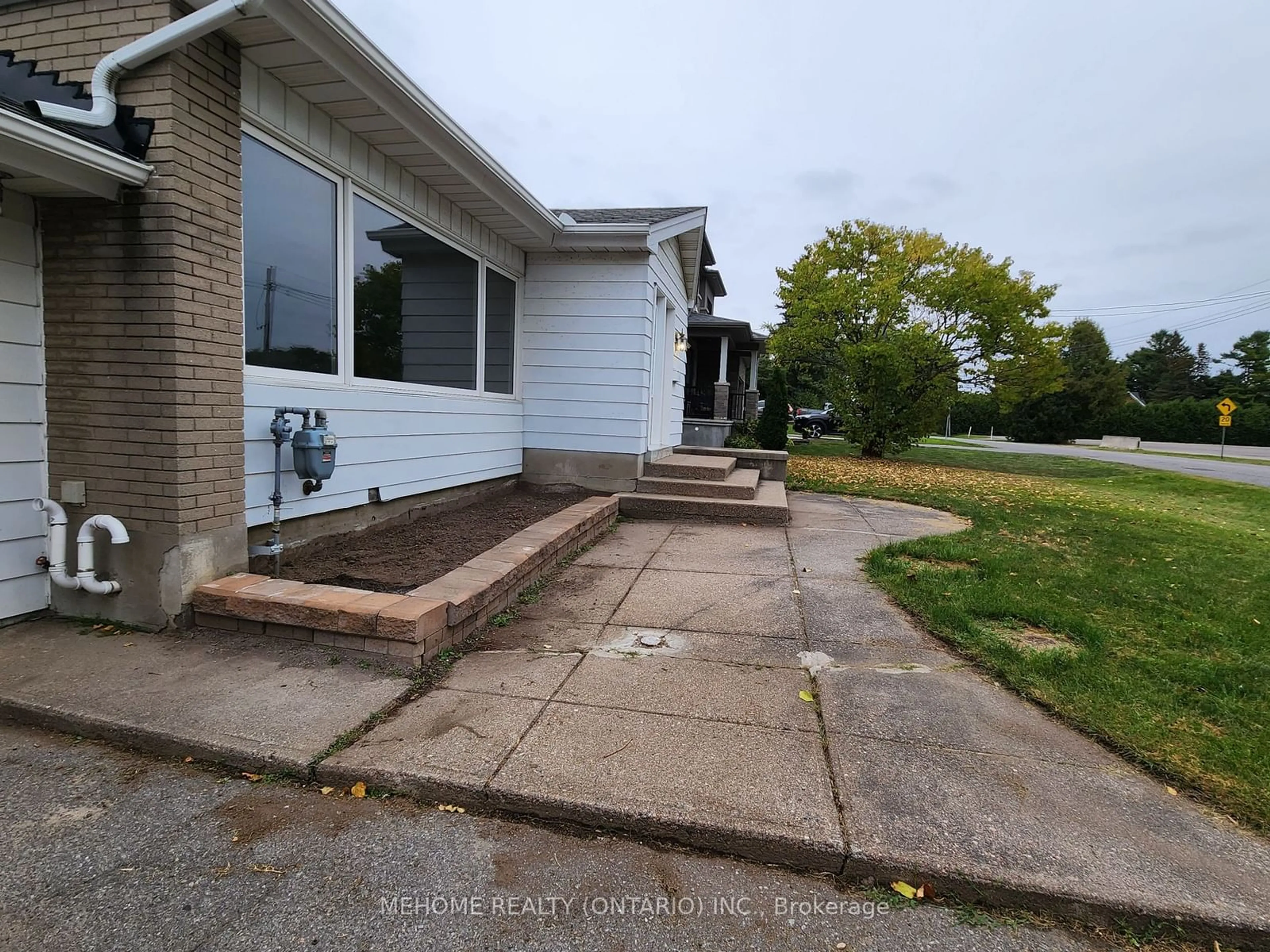 Frontside or backside of a home, the street view for 9 Epworth Ave, Ottawa Ontario K2G 2L4