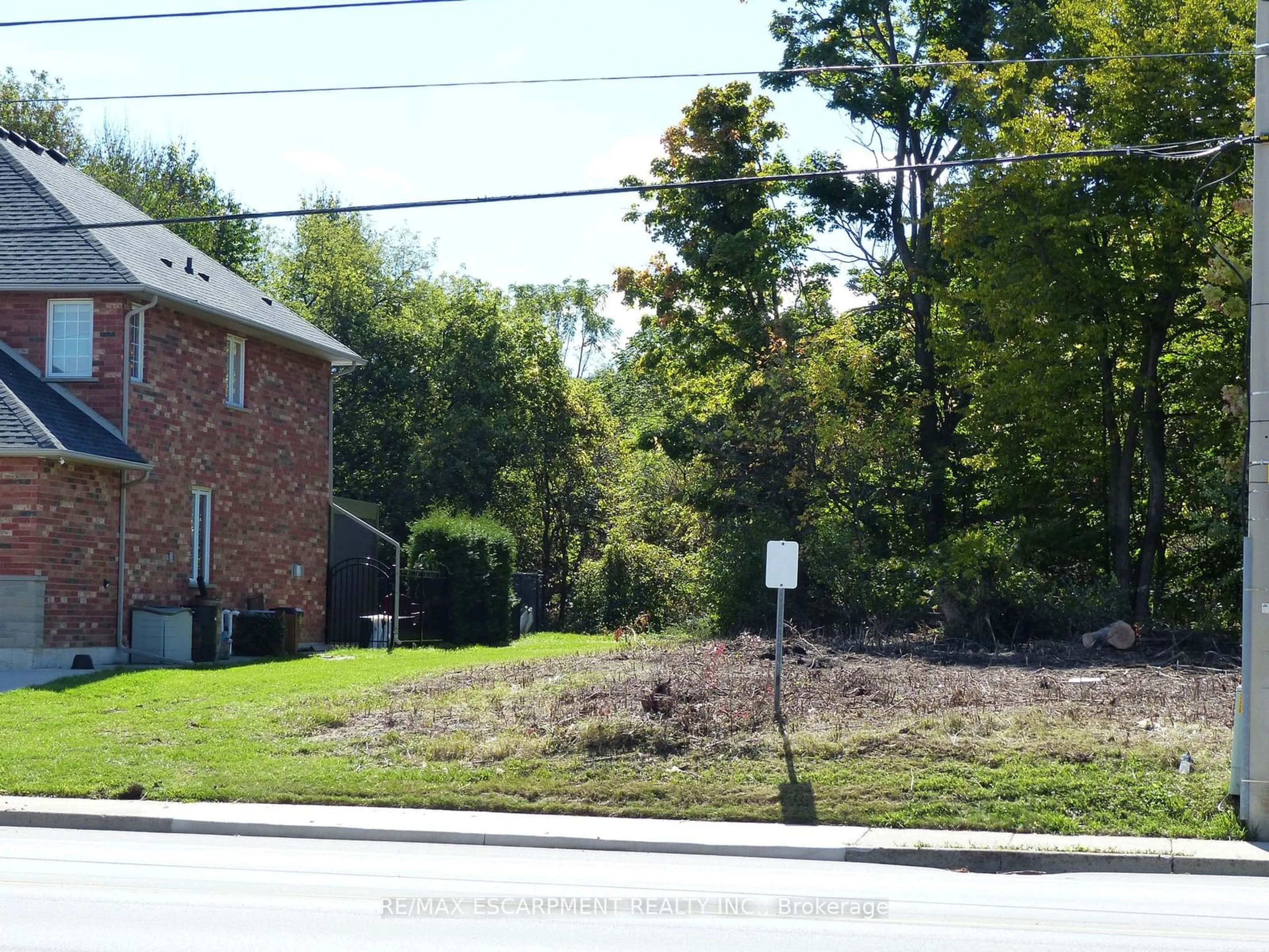 Frontside or backside of a home, the street view for 363 HIGHLAND Rd, Hamilton Ontario L8J 2S2