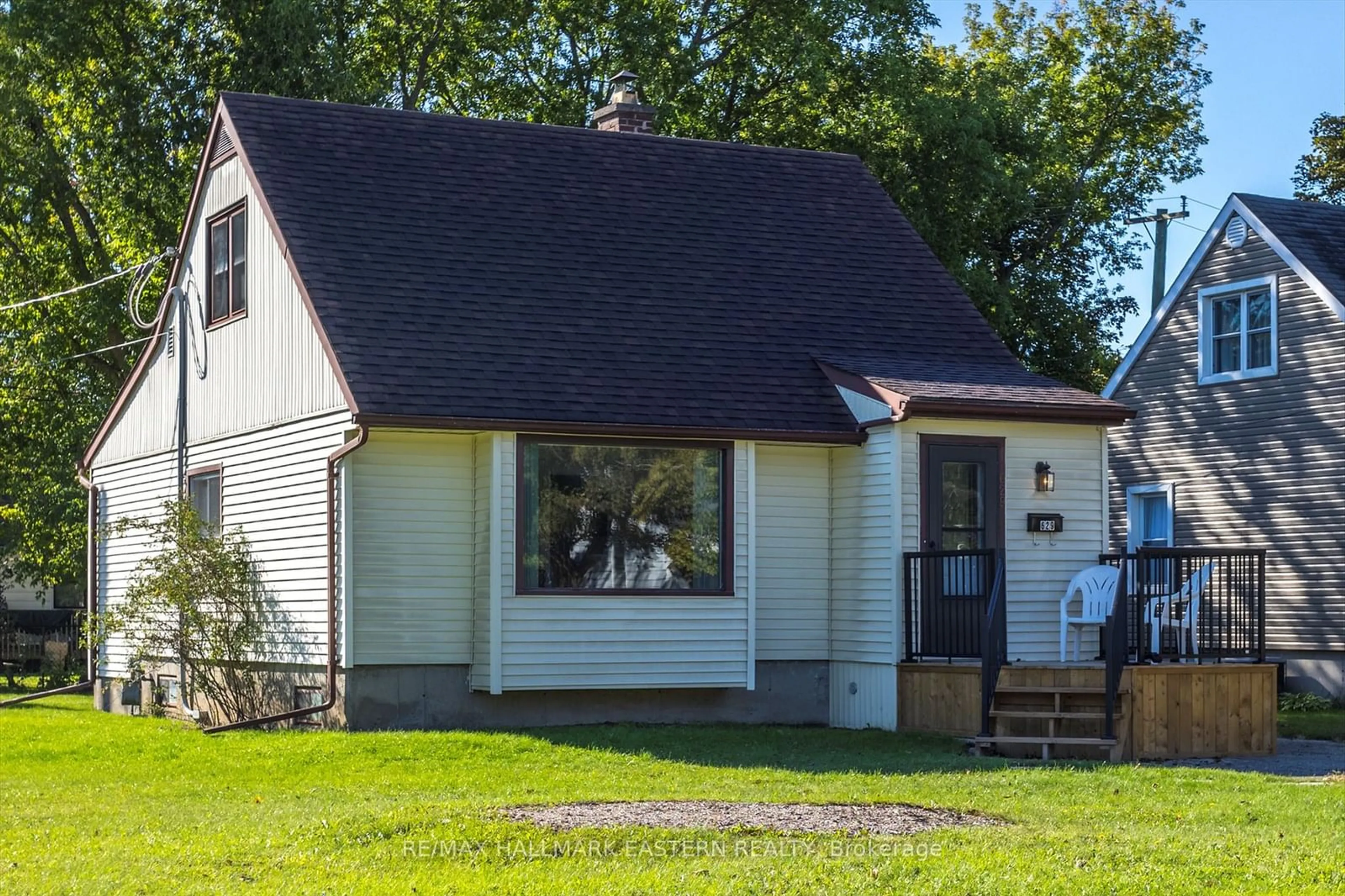 Frontside or backside of a home, cottage for 629 Hawley St, Peterborough Ontario K9J 4C7