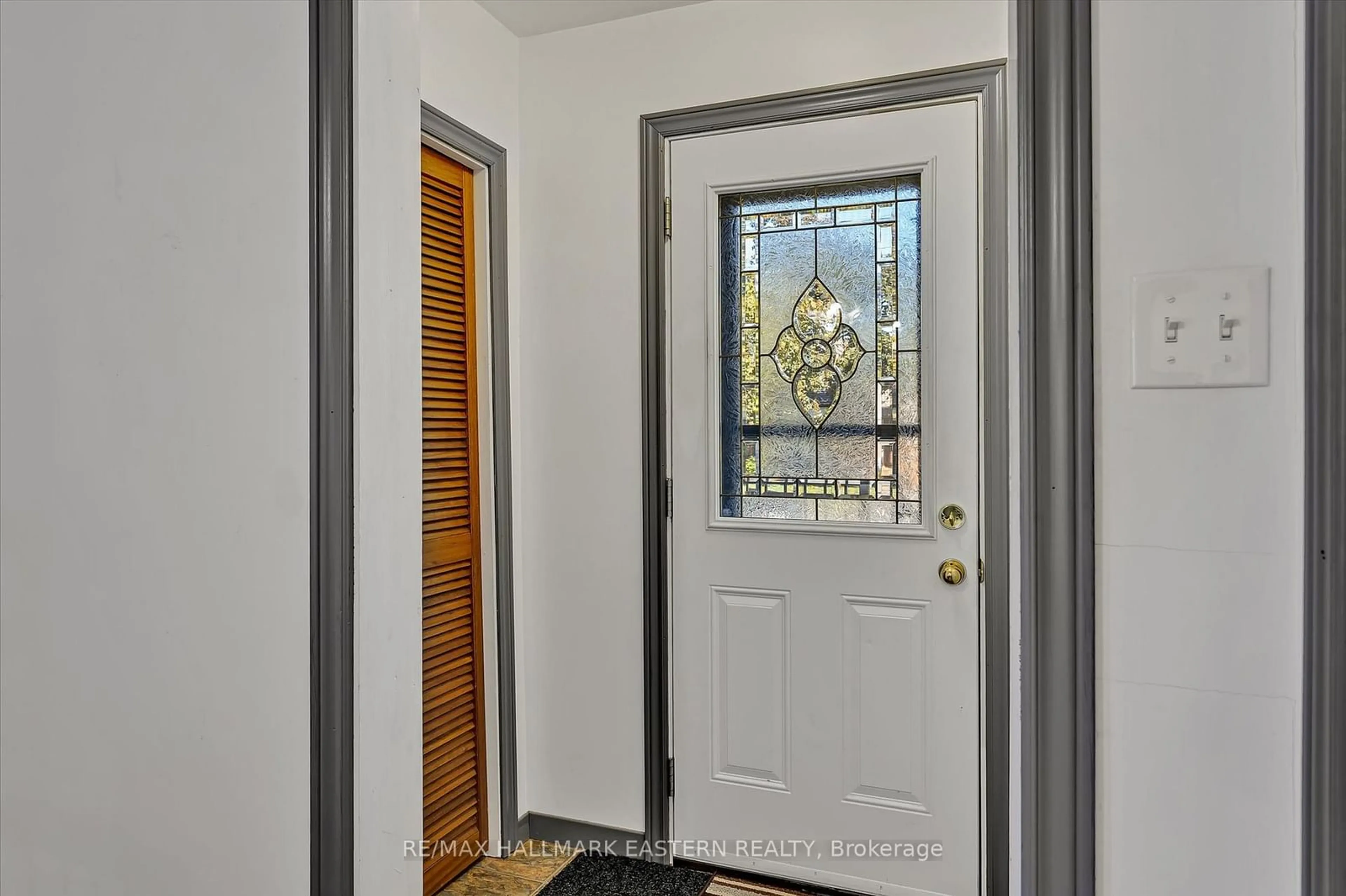 Indoor entryway, unknown floor for 629 Hawley St, Peterborough Ontario K9J 4C7