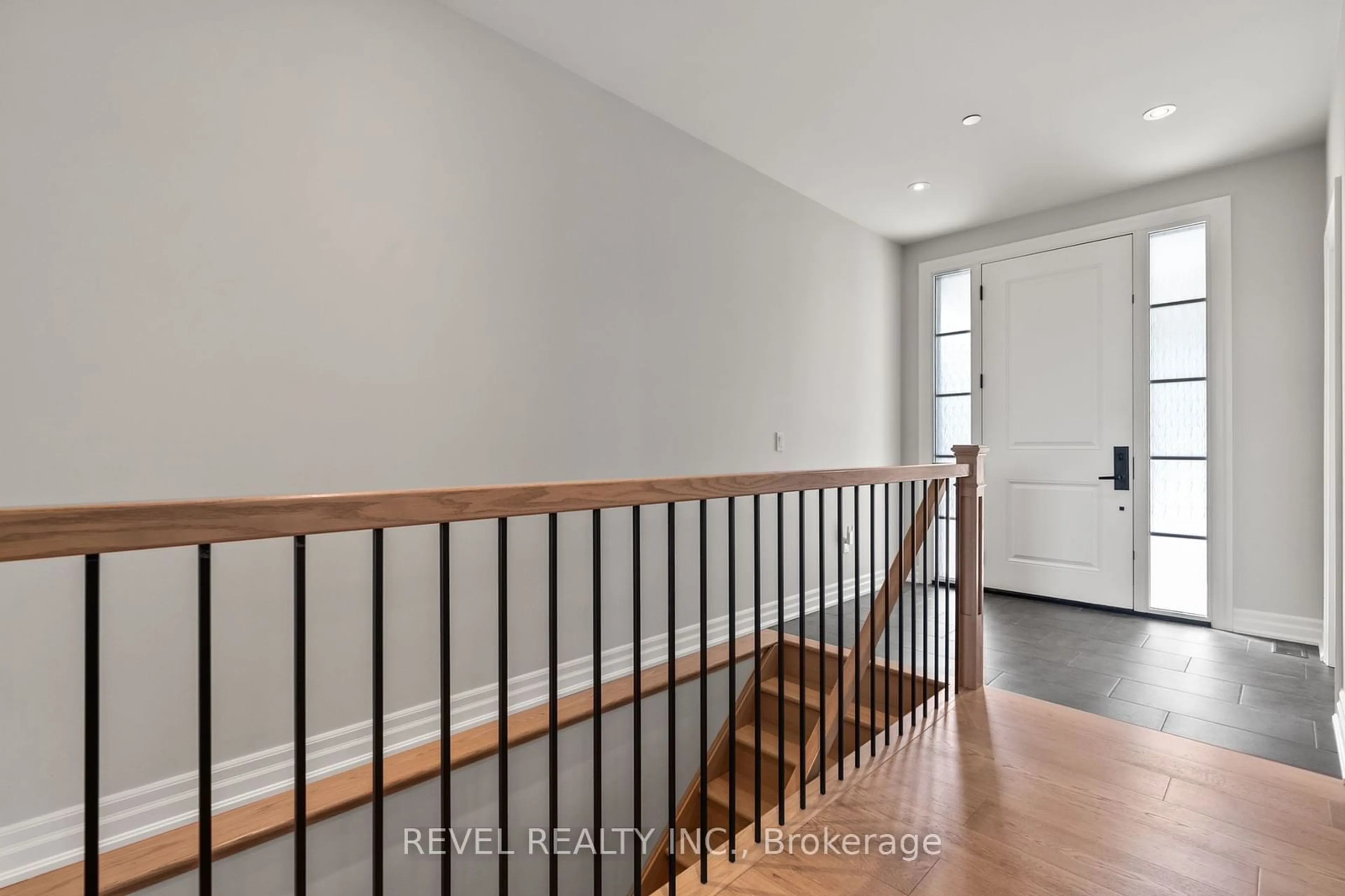 Indoor entryway, wood floors for 1849 Four Mile Creek Rd #4, Niagara-on-the-Lake Ontario L0S 1J0