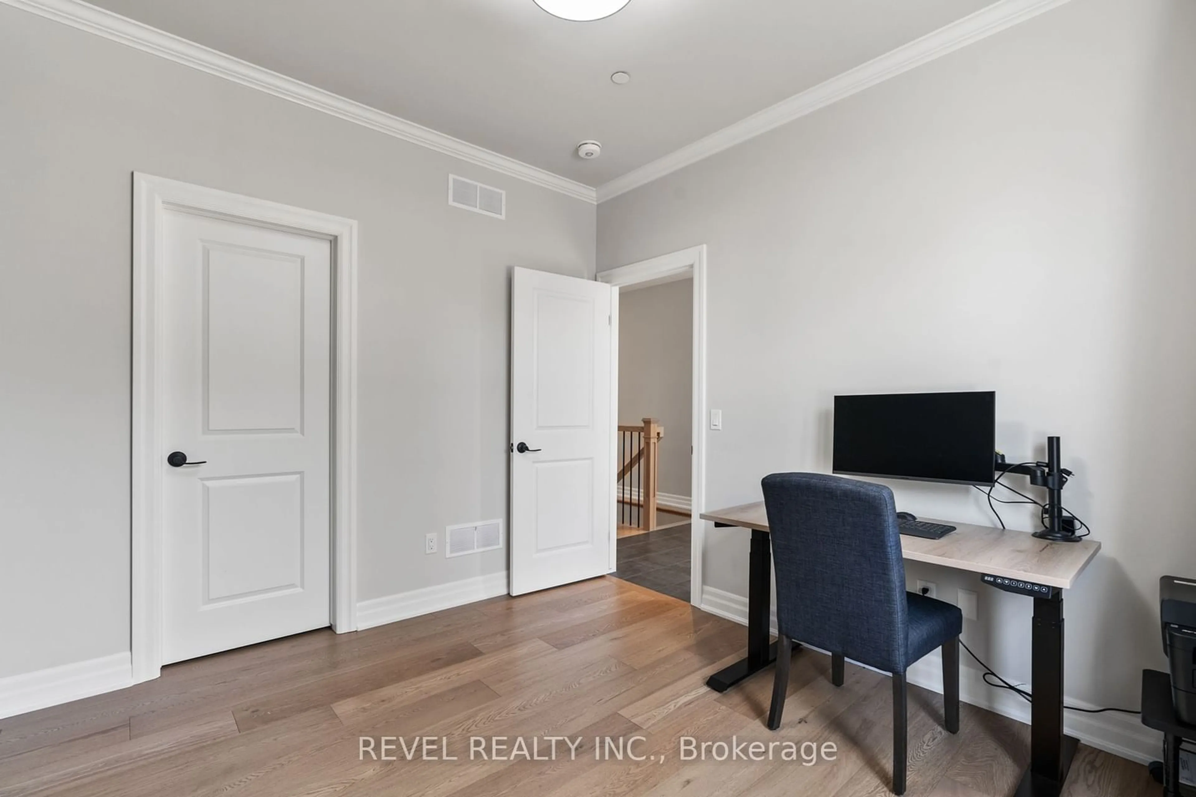 A pic of a room, wood floors for 1849 Four Mile Creek Rd #4, Niagara-on-the-Lake Ontario L0S 1J0