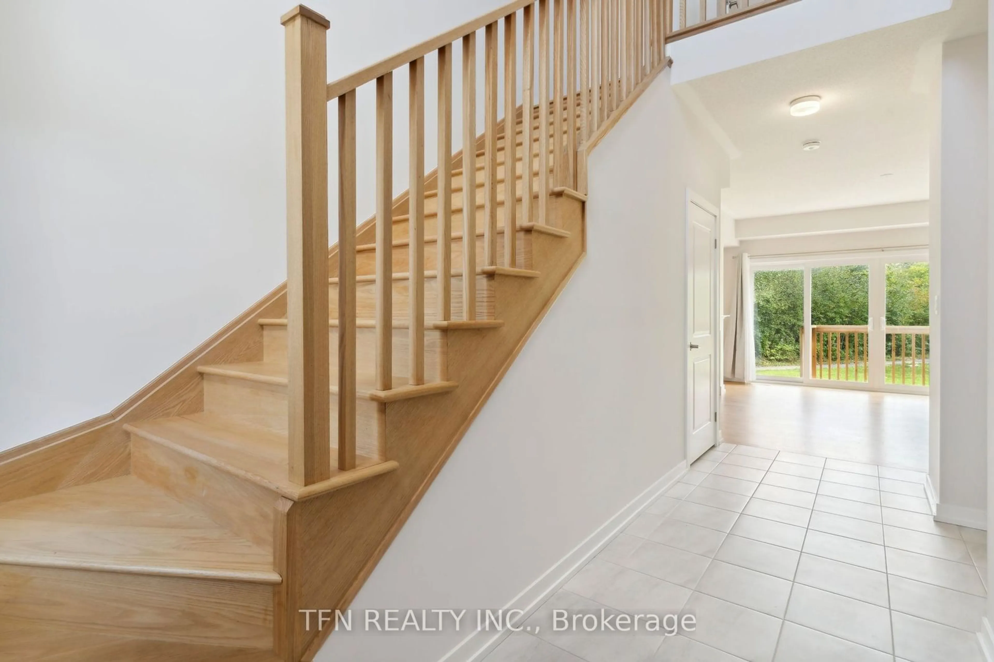 Stairs for 58 Trailside Dr, Haldimand Ontario N0A 1S0