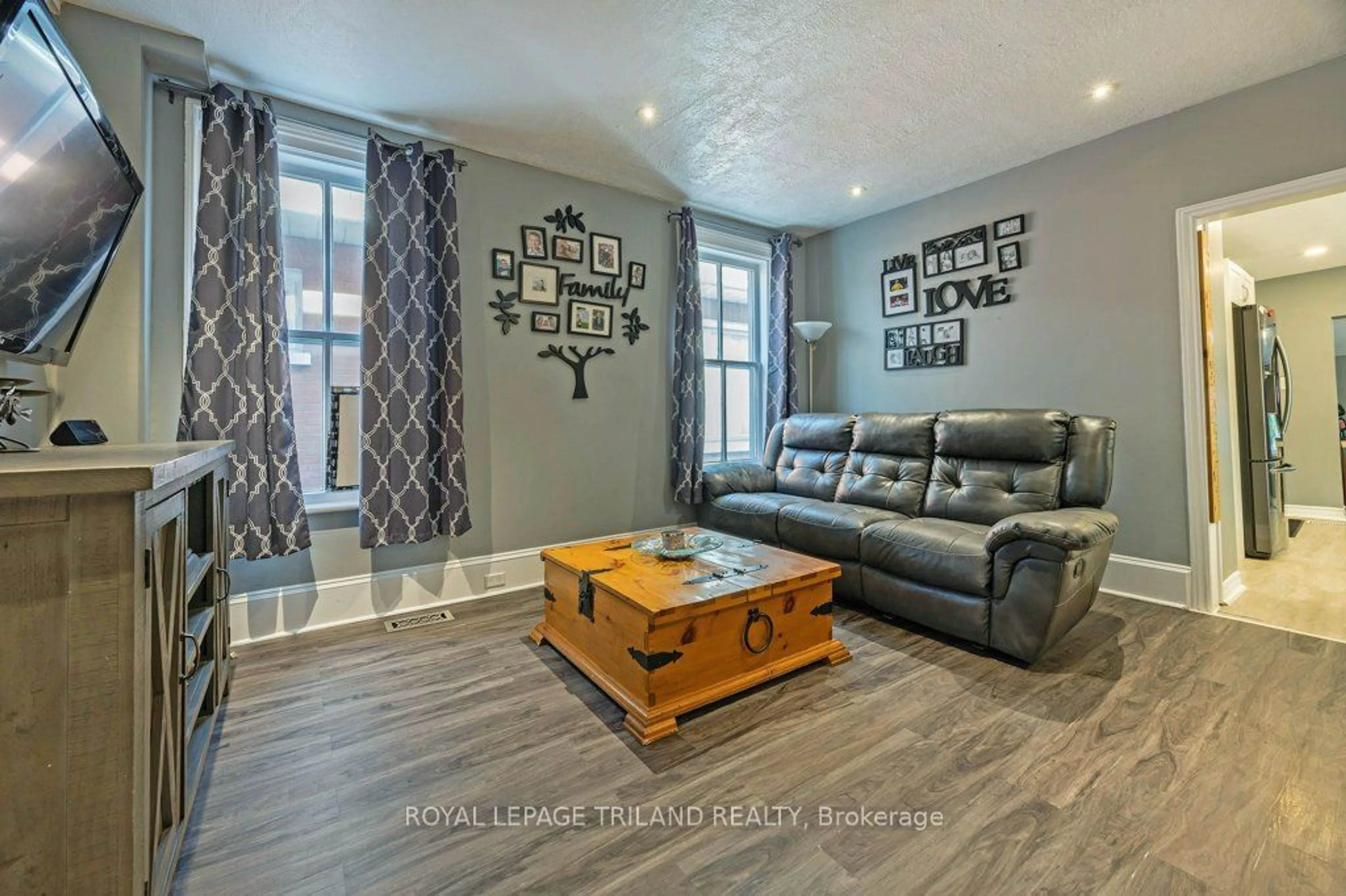 Living room, wood floors for 15 Balaclava St, St. Thomas Ontario N5P 3C1