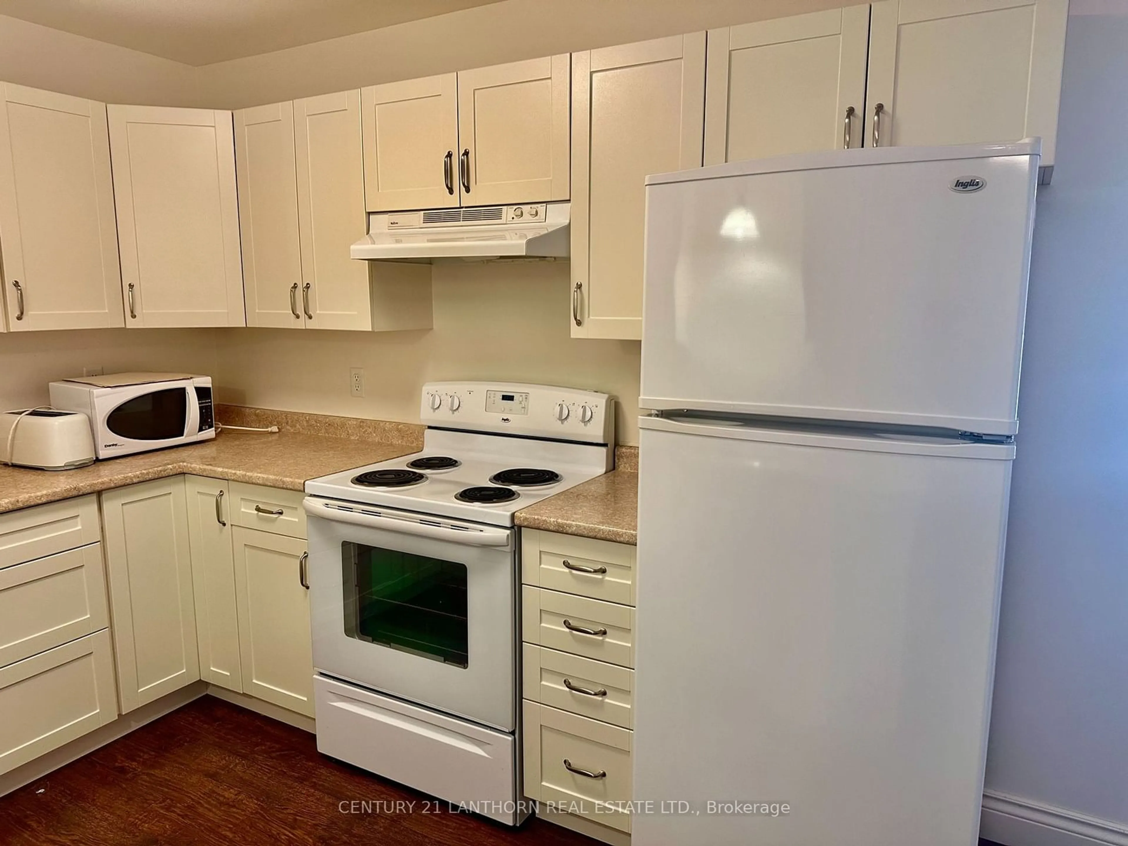 Standard kitchen for 494 Metcalf St #3, Tweed Ontario K0K 3J0