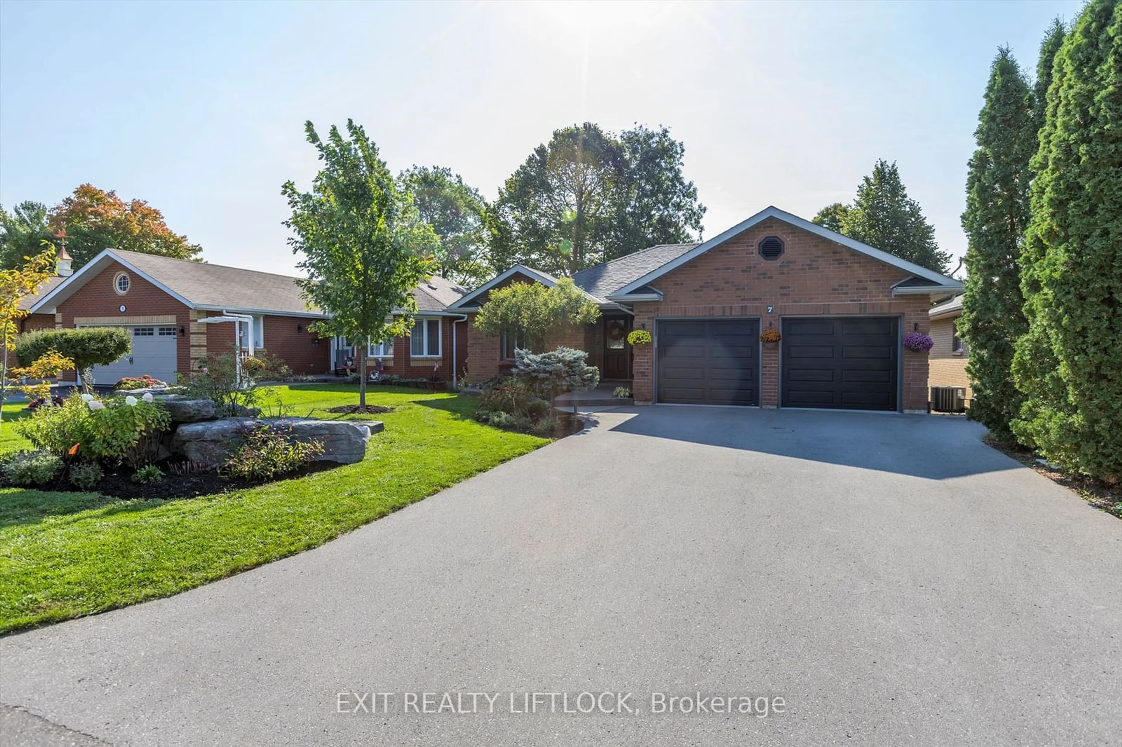 Frontside or backside of a home, the street view for 7 Hillview Dr, Kawartha Lakes Ontario K0M 1A0