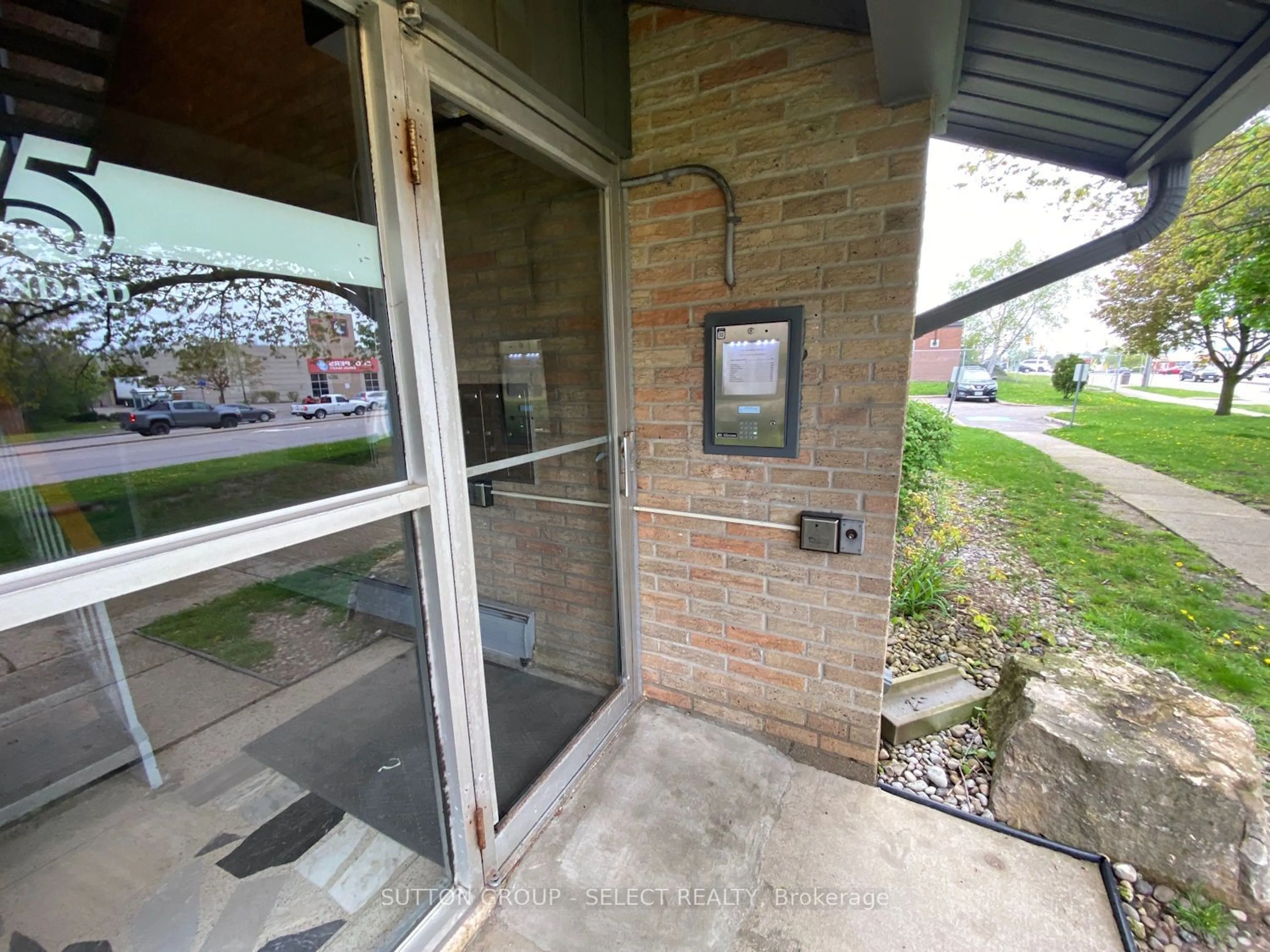 Indoor foyer, unknown floor for 625 Wonderland Rd #11, London Ontario N6K 1M1