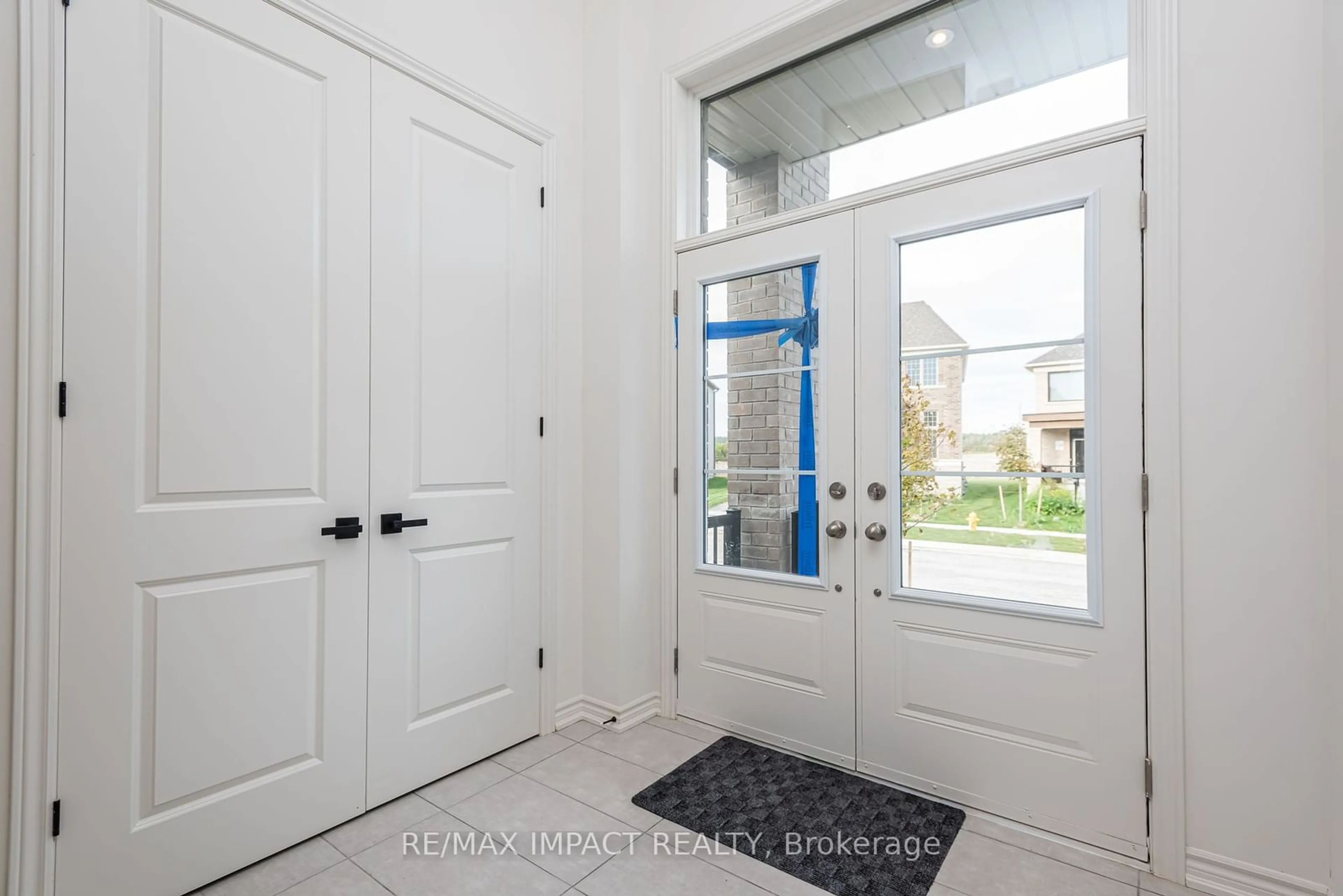 Indoor entryway, wood floors for 532 Hornbeck St, Cobourg Ontario K9A 4A1