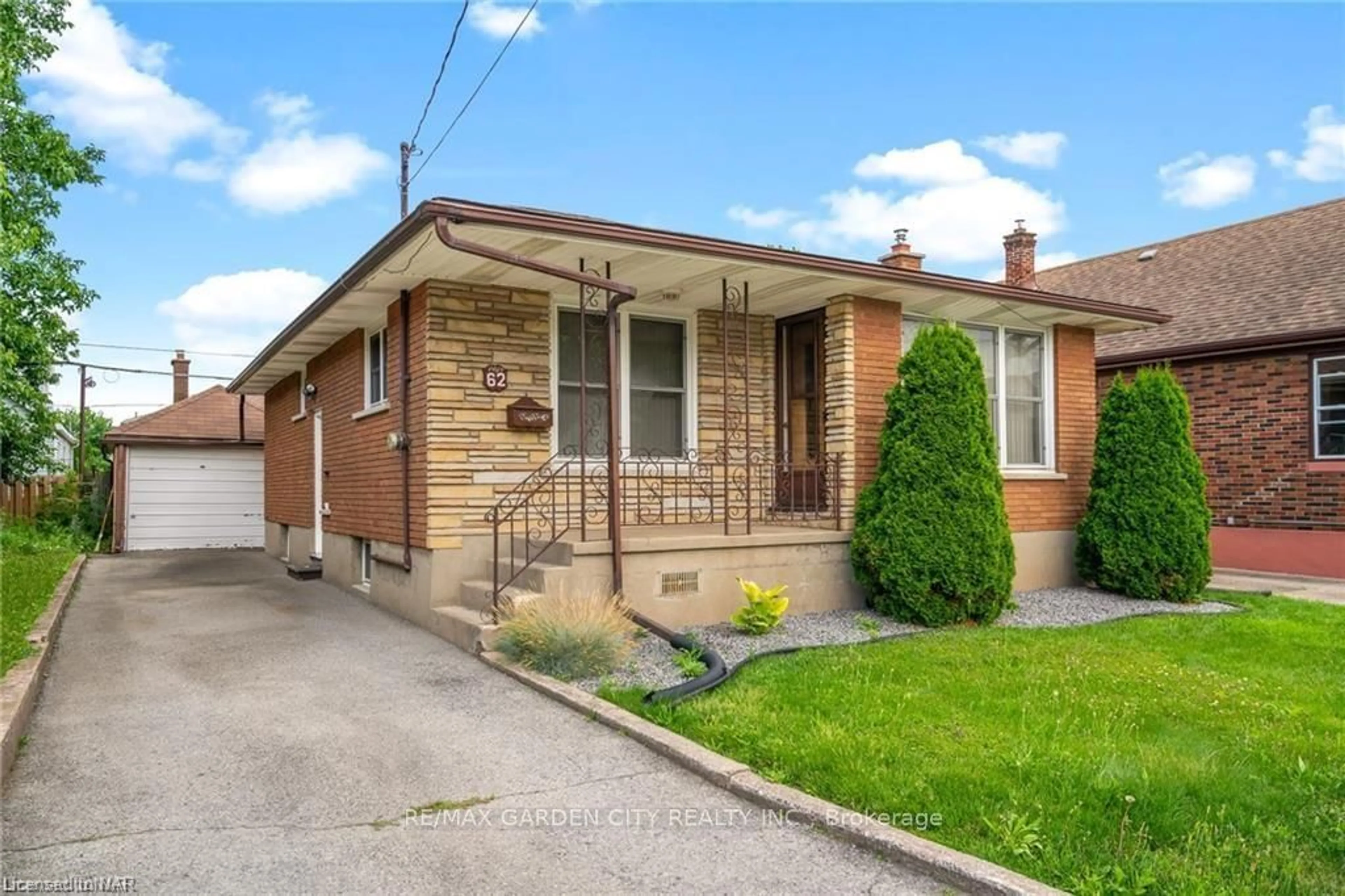 Frontside or backside of a home, cottage for 62 St George St, St. Catharines Ontario L2M 5P6