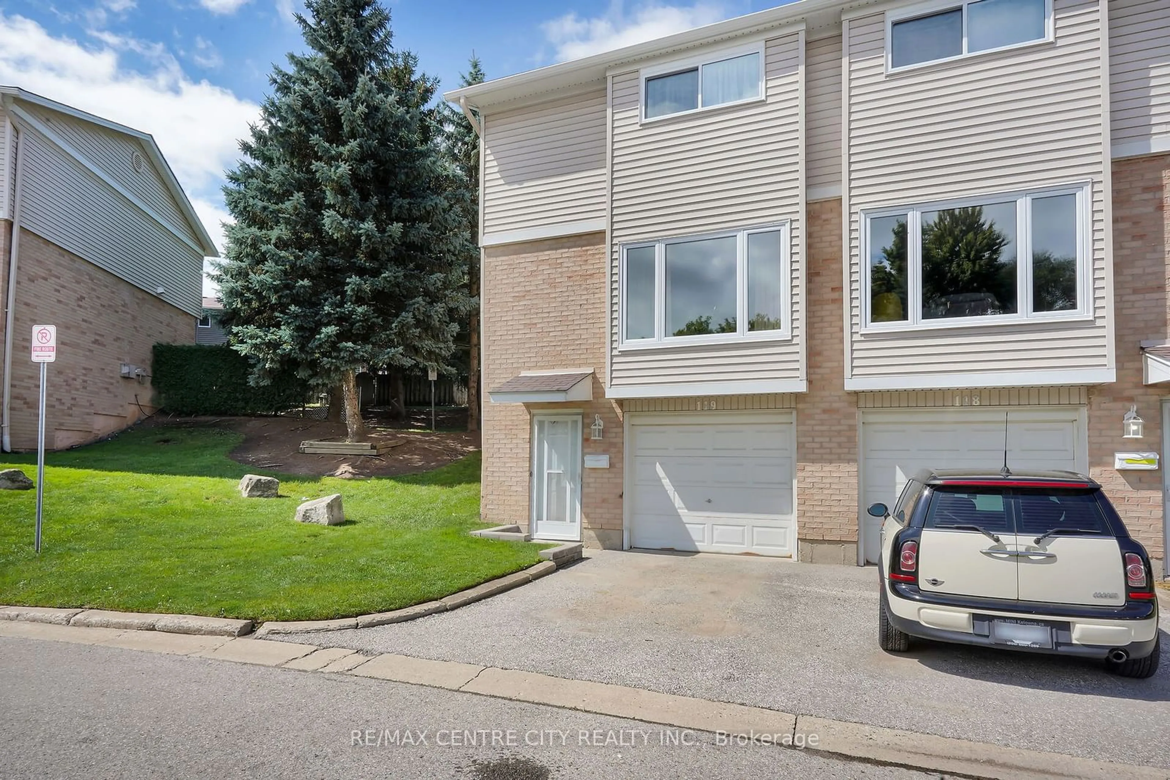 A pic from exterior of the house or condo for 320 Westminster Ave #119, London Ontario N6C 5H5