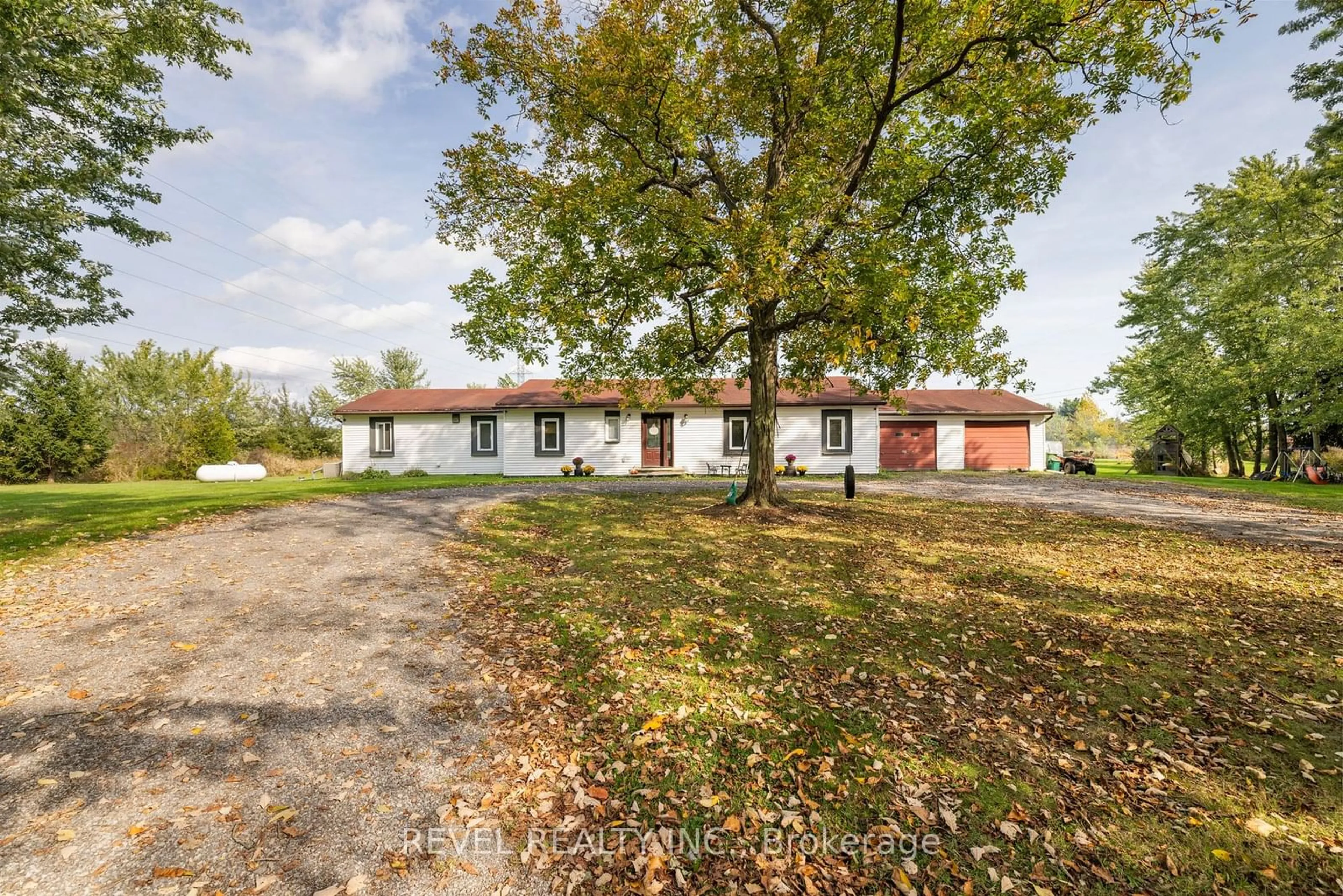 Frontside or backside of a home, cottage for 1931 Allen Rd, West Lincoln Ontario L0R 1E0