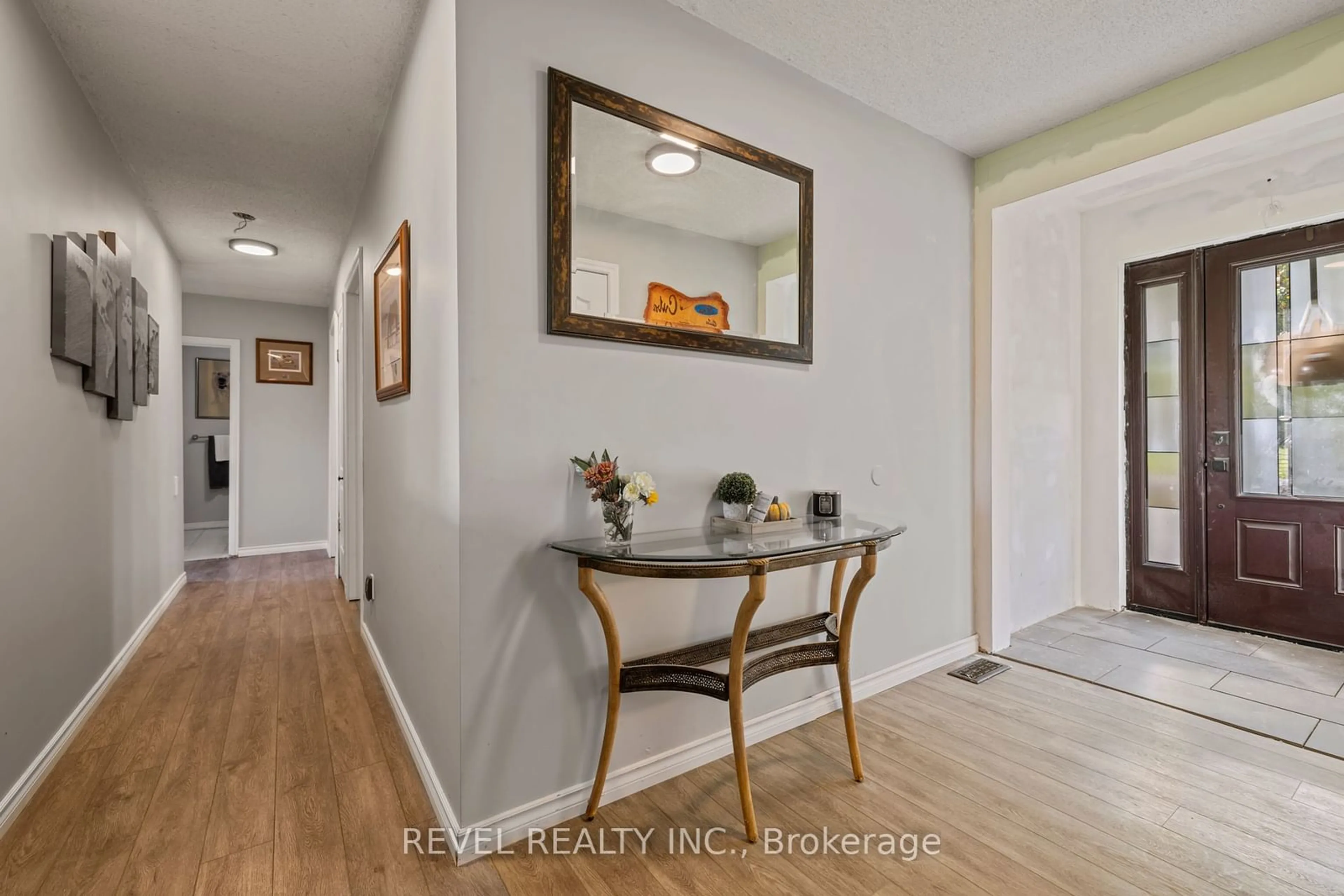 Indoor entryway, wood floors for 1931 Allen Rd, West Lincoln Ontario L0R 1E0