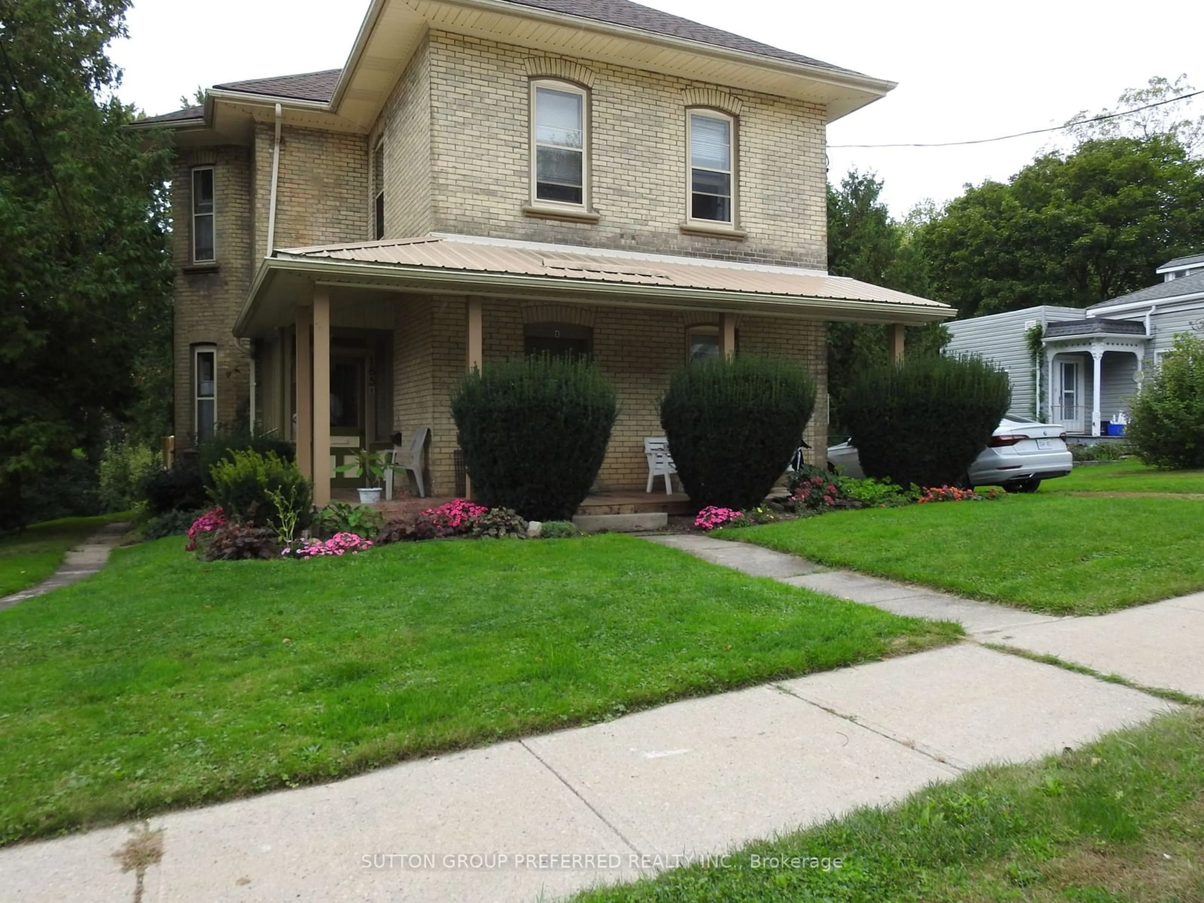 Frontside or backside of a home, the street view for 185 John St, Ingersoll Ontario N5C 3G1