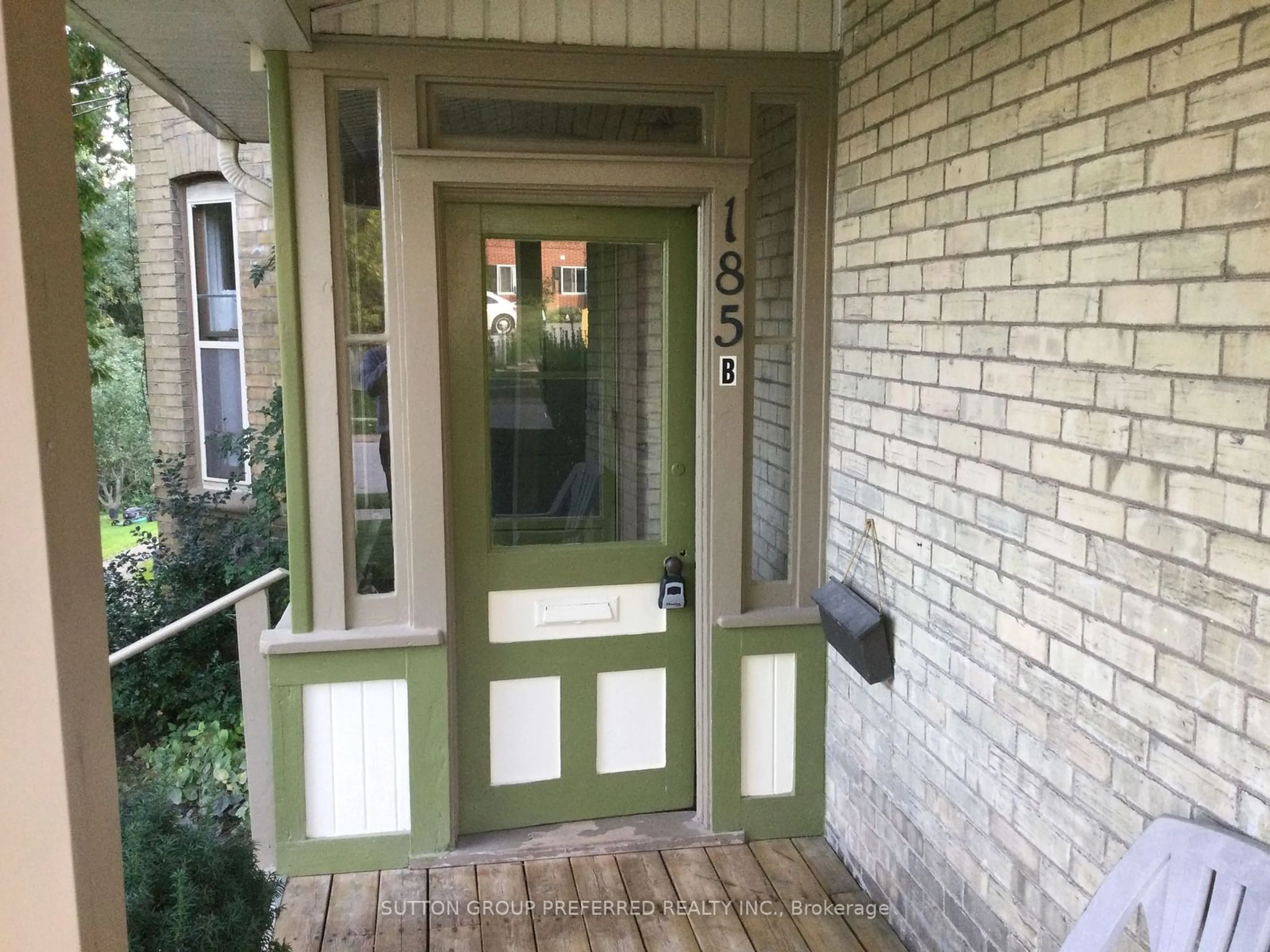 Indoor entryway, wood floors for 185 John St, Ingersoll Ontario N5C 3G1