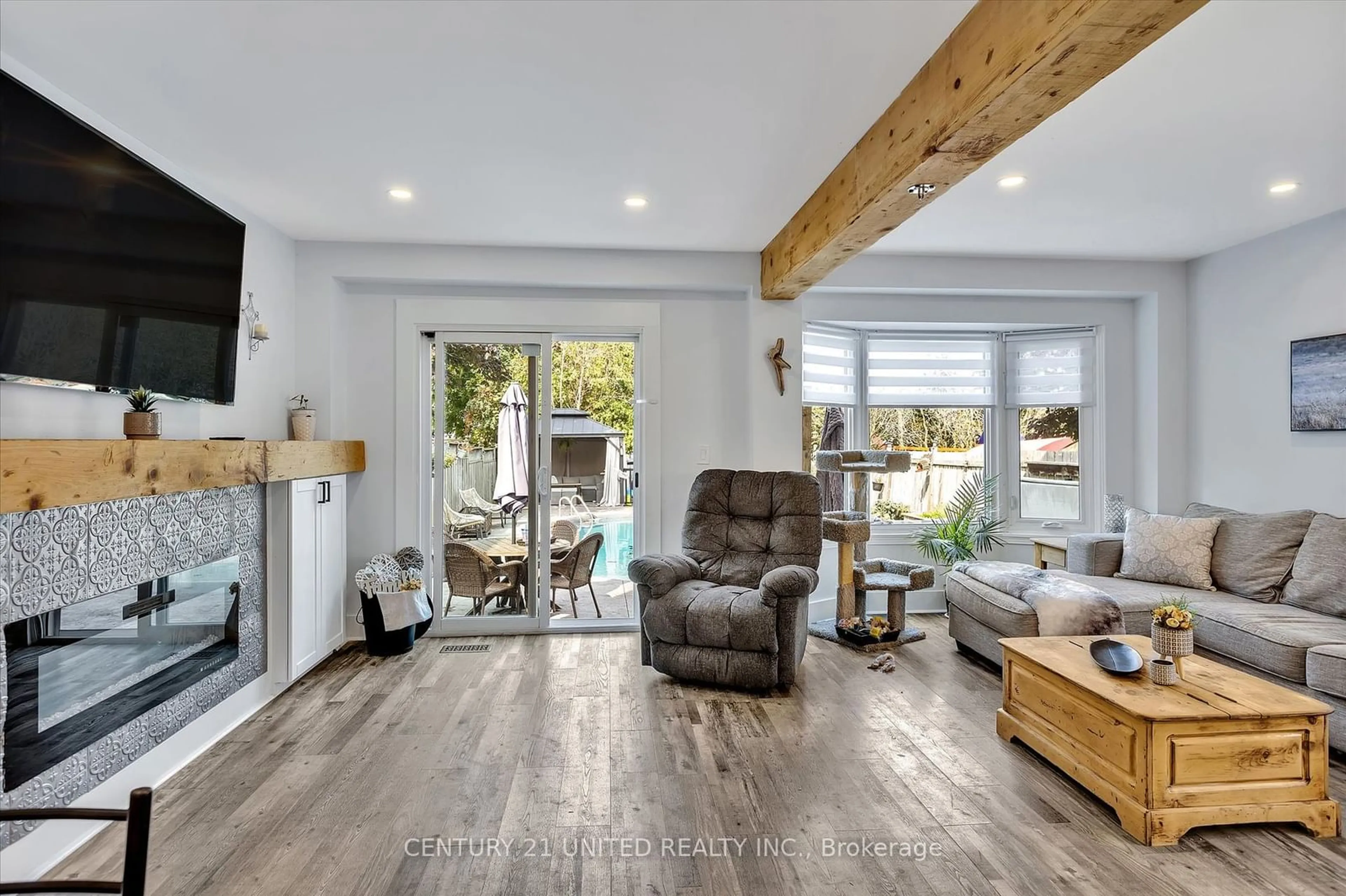 Living room, wood floors for 472 Burnham Manor Crt, Cobourg Ontario K9A 5C2