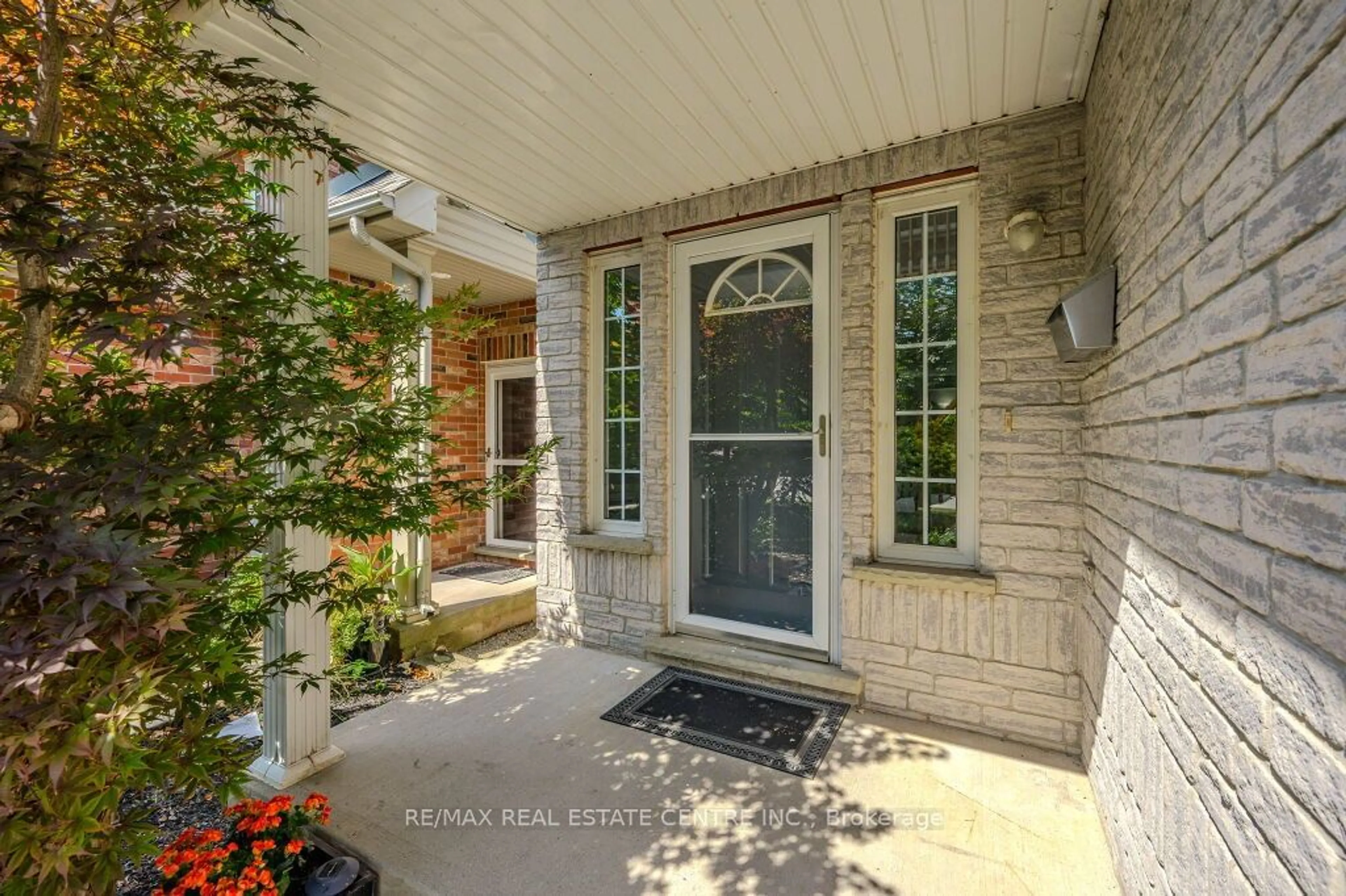 Indoor entryway, wood floors for 61 Marsh Cres, Guelph Ontario N1L 1L4