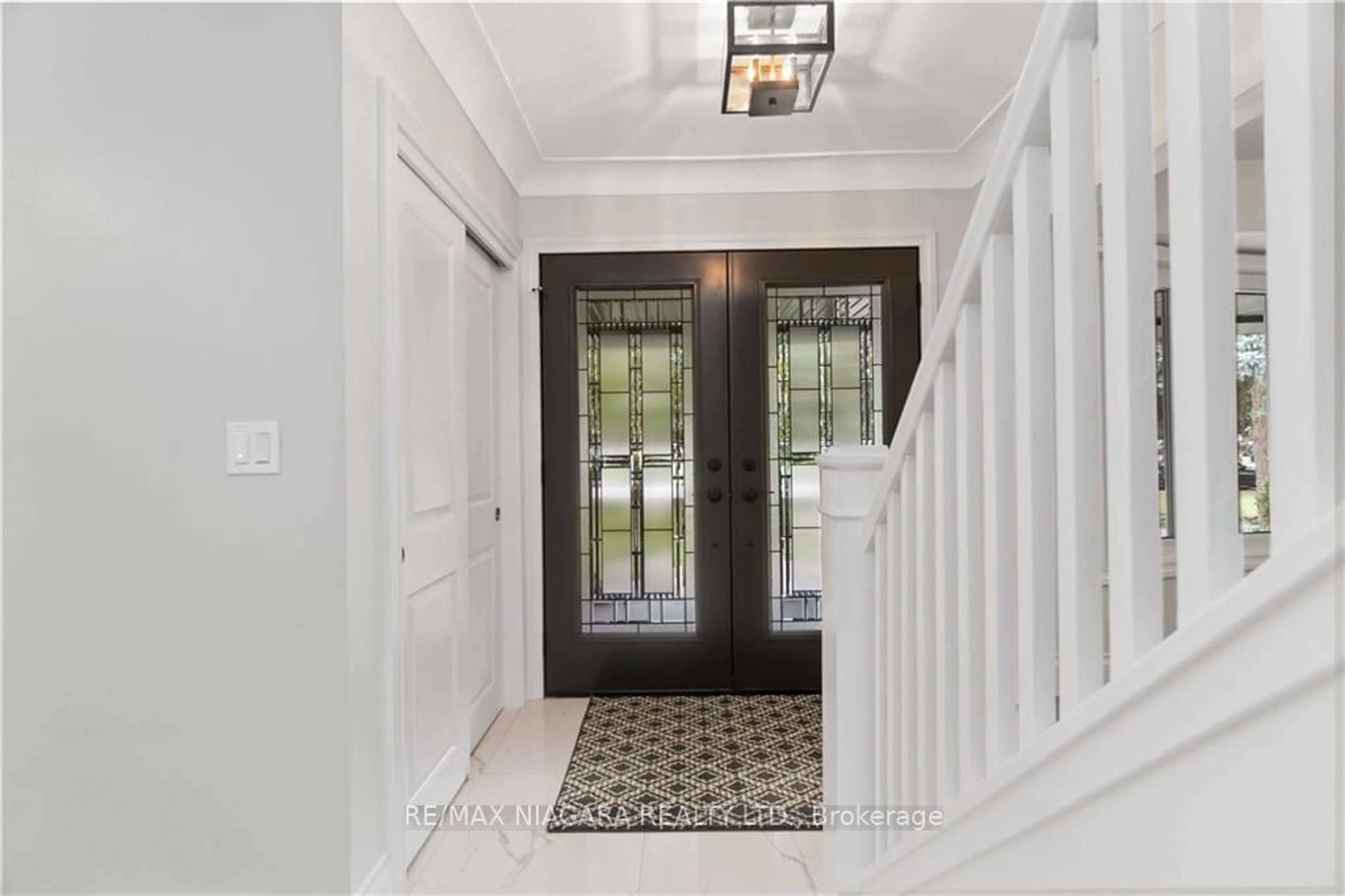 Indoor entryway, wood floors for 7159 MCCOLL Dr, Niagara Falls Ontario L2J 1G7