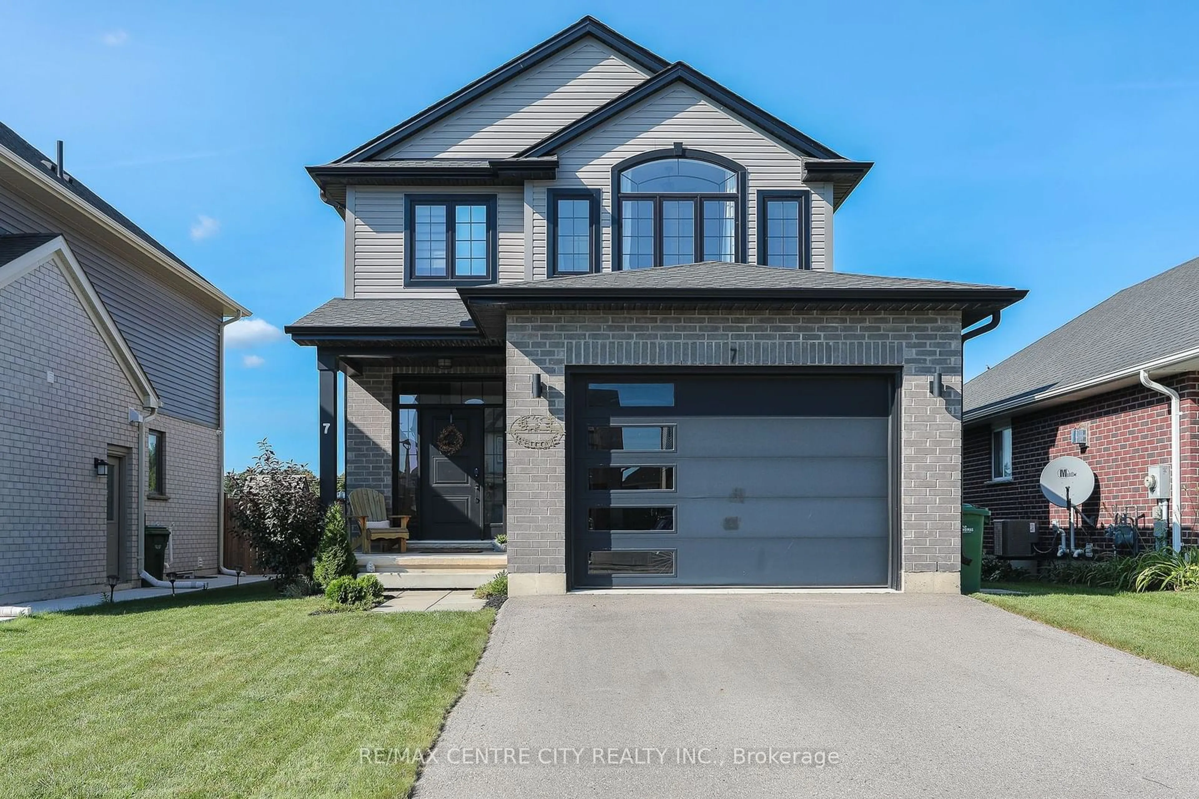 Frontside or backside of a home, the street view for 7 Oxford Terr, St. Thomas Ontario N5R 0J9