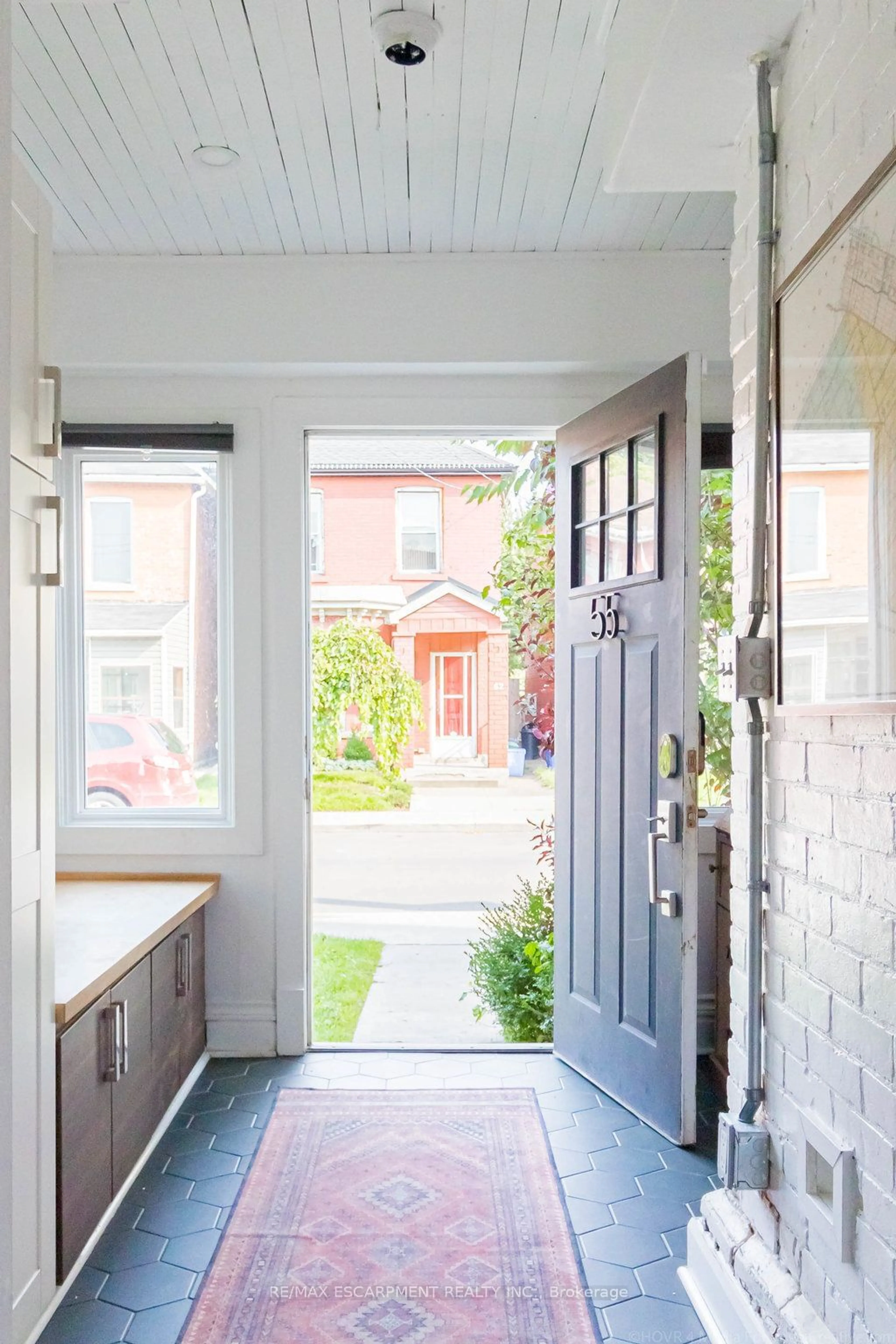 Indoor entryway for 55 Cheever St, Hamilton Ontario L8L 5R6