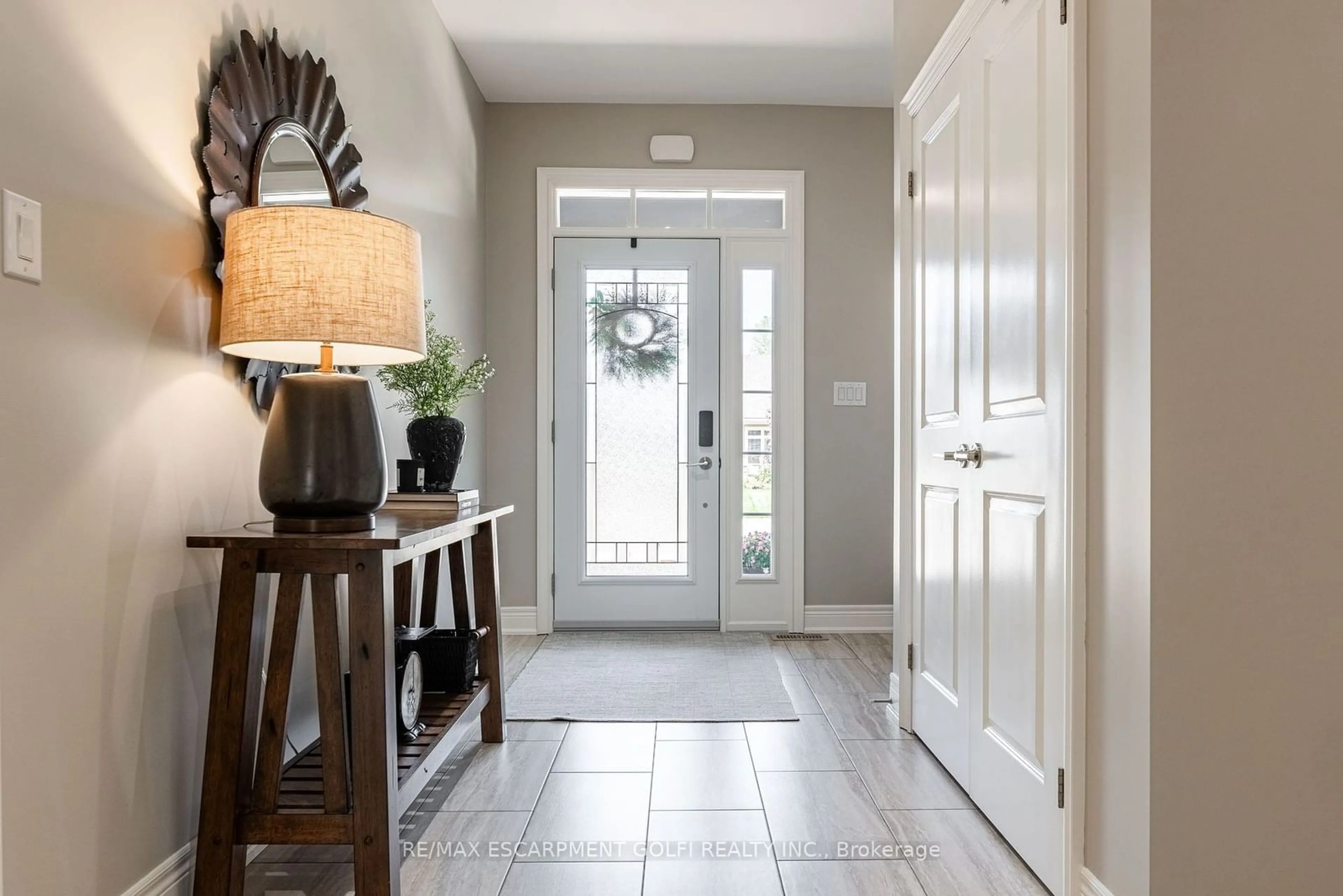 Indoor entryway, wood floors for 74 Willson Crossing, Pelham Ontario L0S 1E4