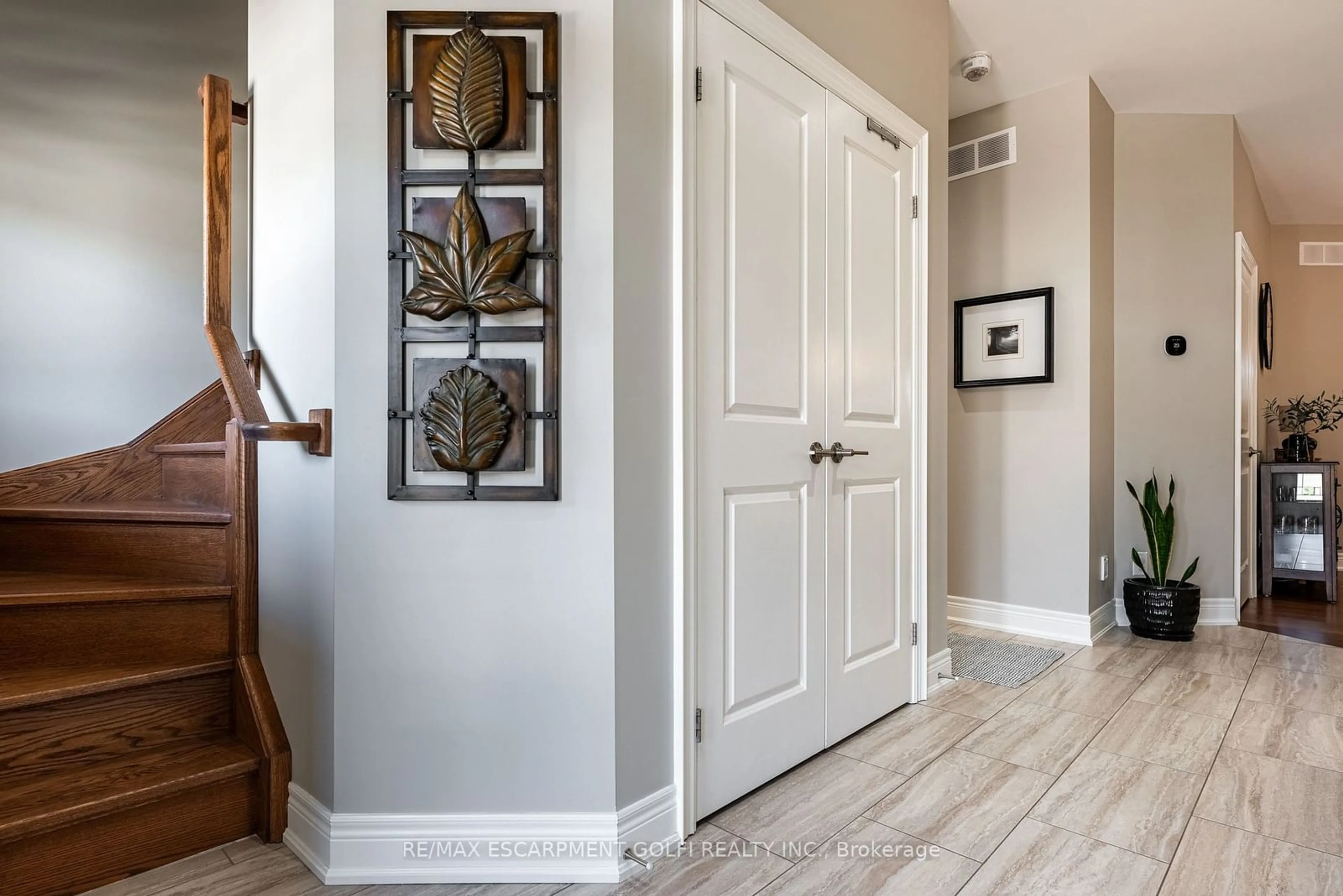 Indoor entryway, wood floors for 74 Willson Crossing, Pelham Ontario L0S 1E4