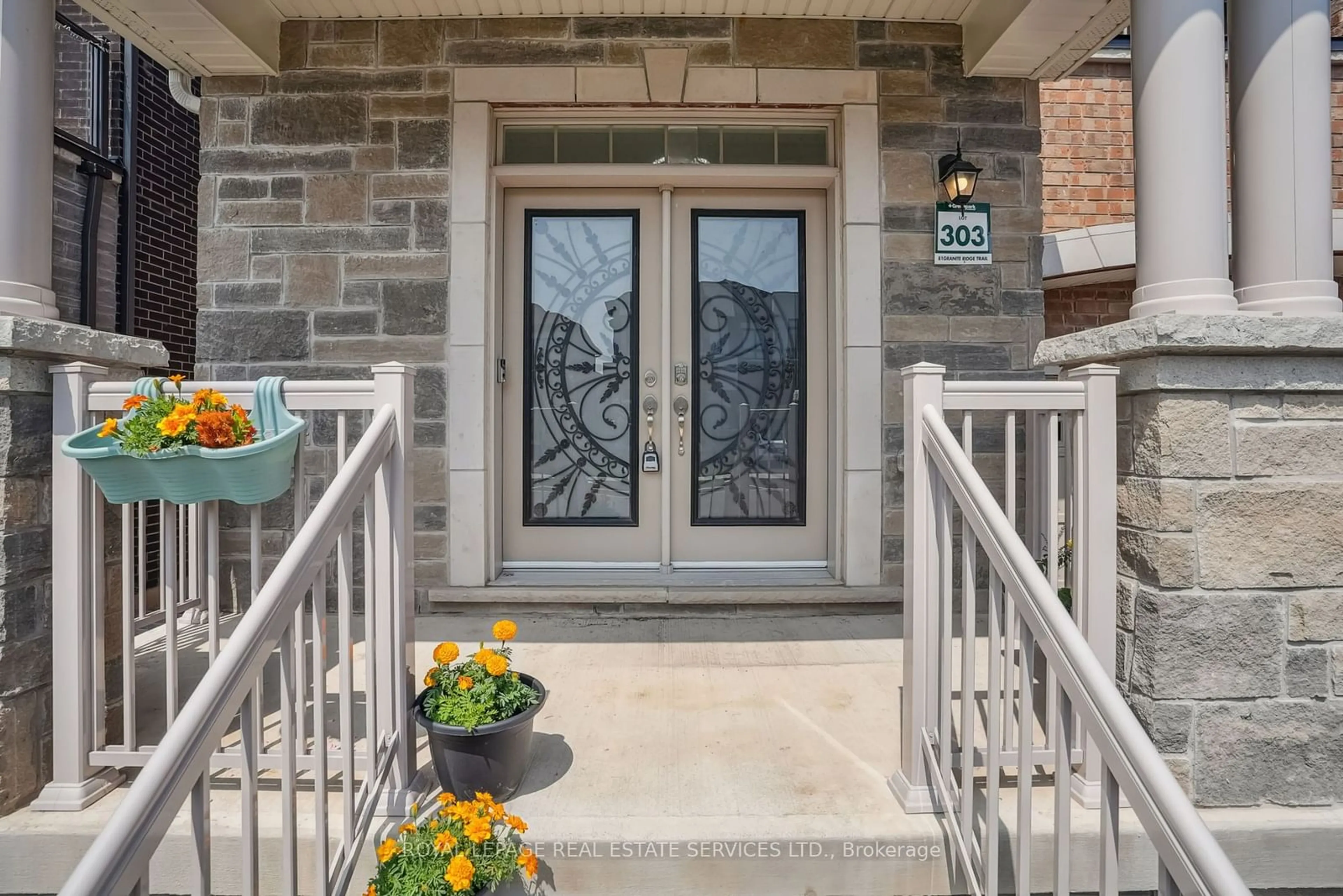 Indoor entryway, ceramic floors for 81 Granite Ridge Tr, Hamilton Ontario L8B 1Y6