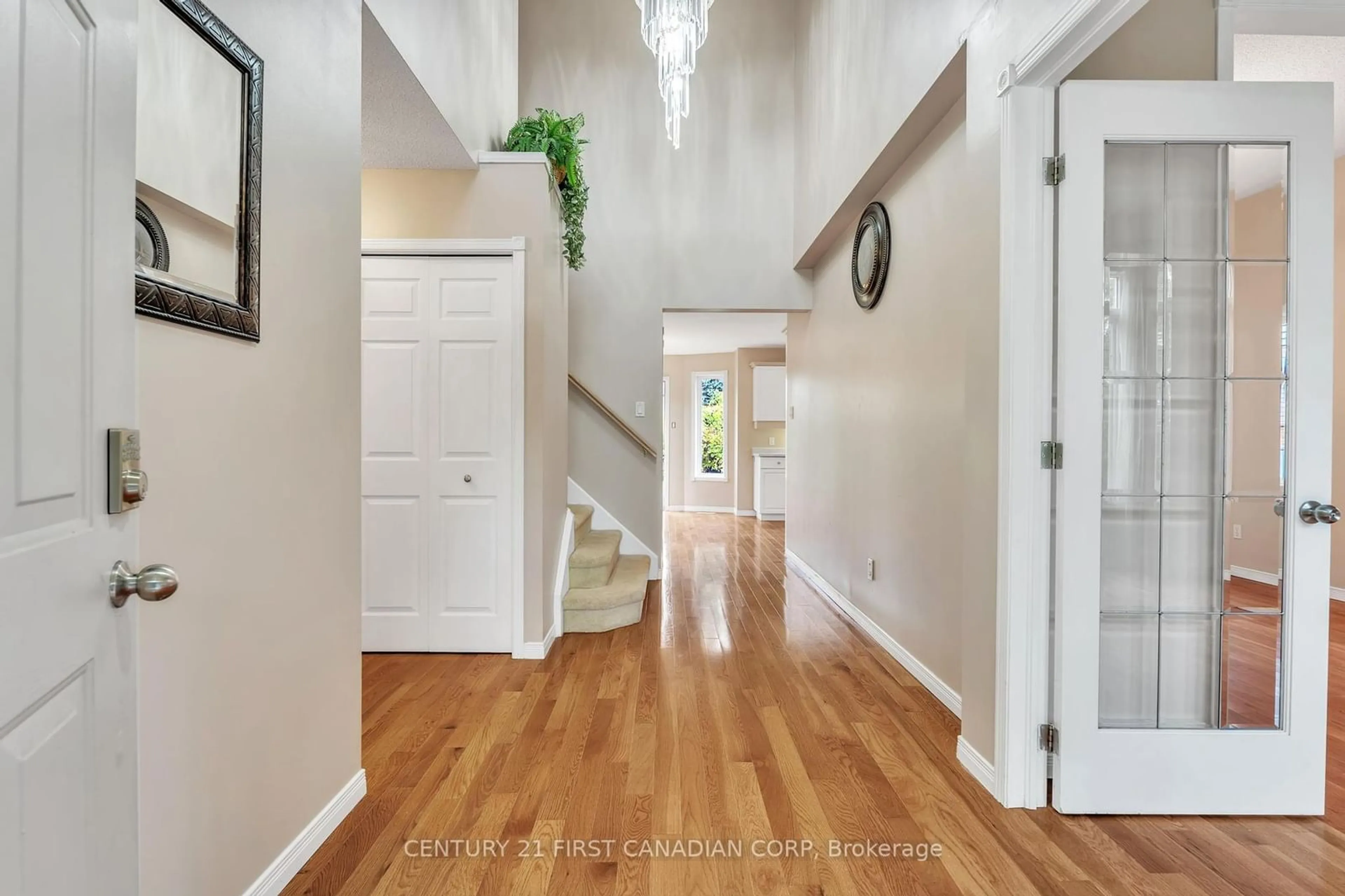 Indoor entryway, wood floors for 50 Bassenthwaite Cres, London Ontario N6G 4V5