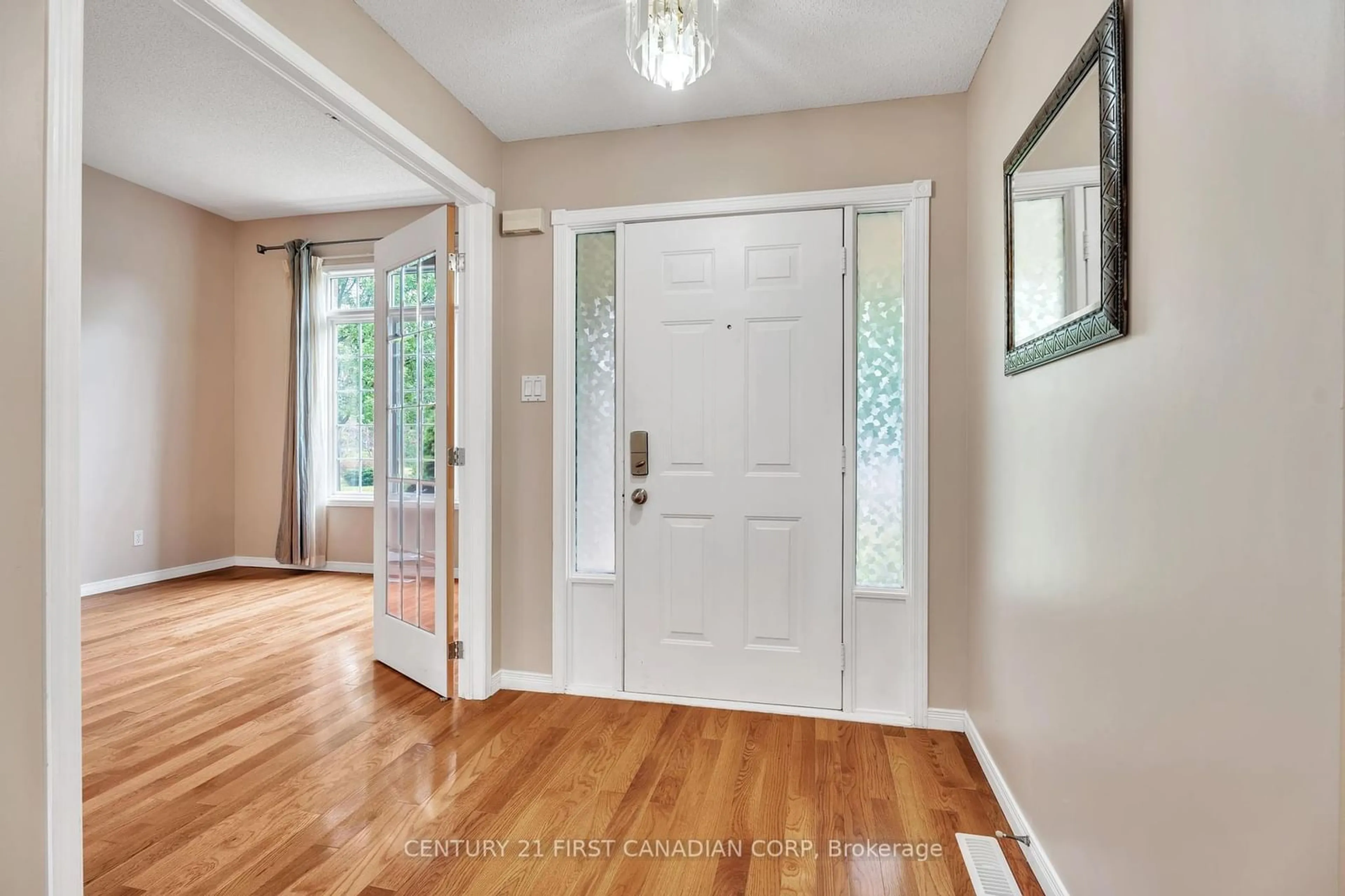 Indoor entryway, wood floors for 50 Bassenthwaite Cres, London Ontario N6G 4V5