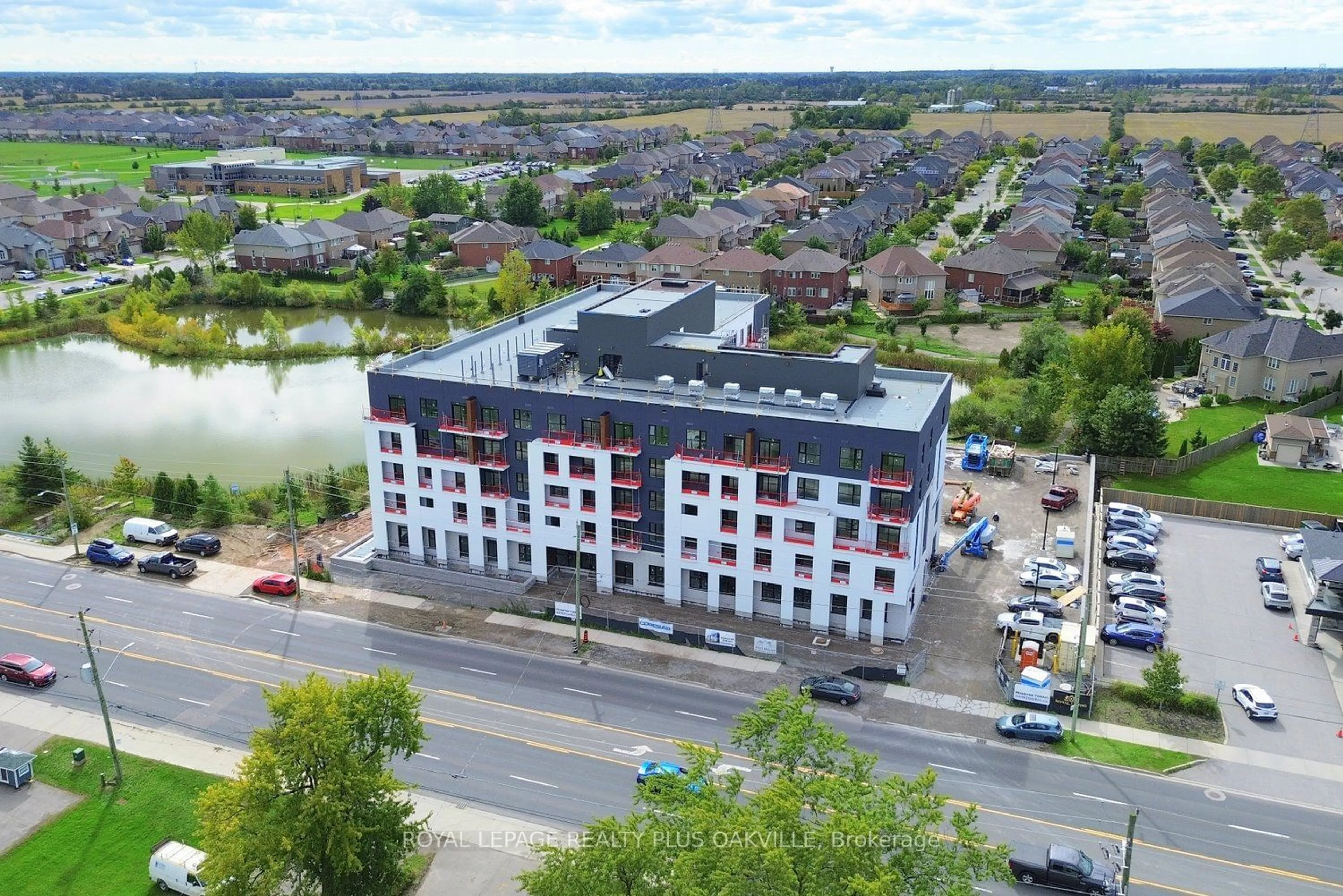 A pic from outside/outdoor area/front of a property/back of a property/a pic from drone, building for 1936 Rymal Rd #221, Hamilton Ontario L0R 1P0