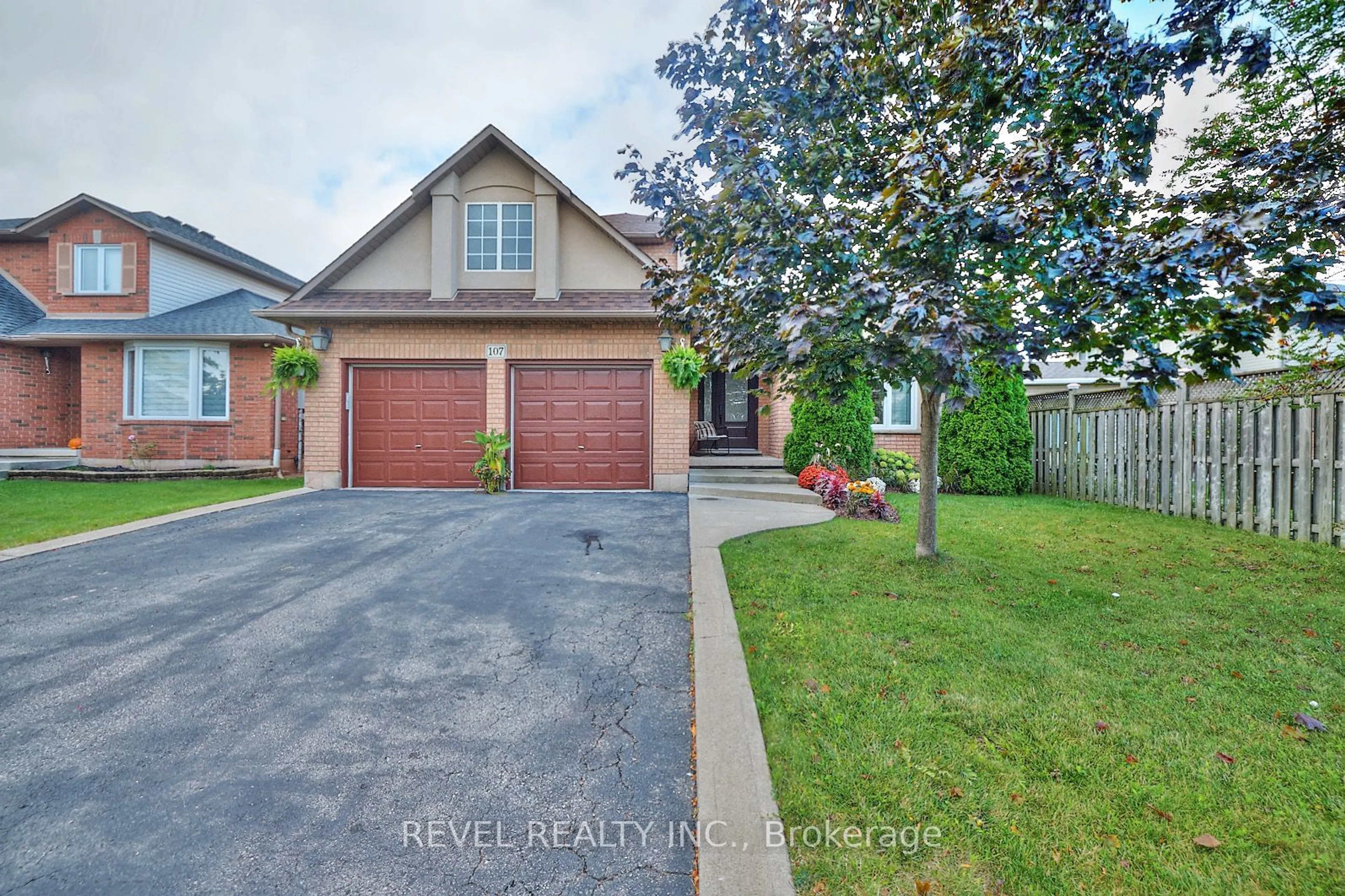 Frontside or backside of a home for 107 Napa Lane, Hamilton Ontario L8E 6B5