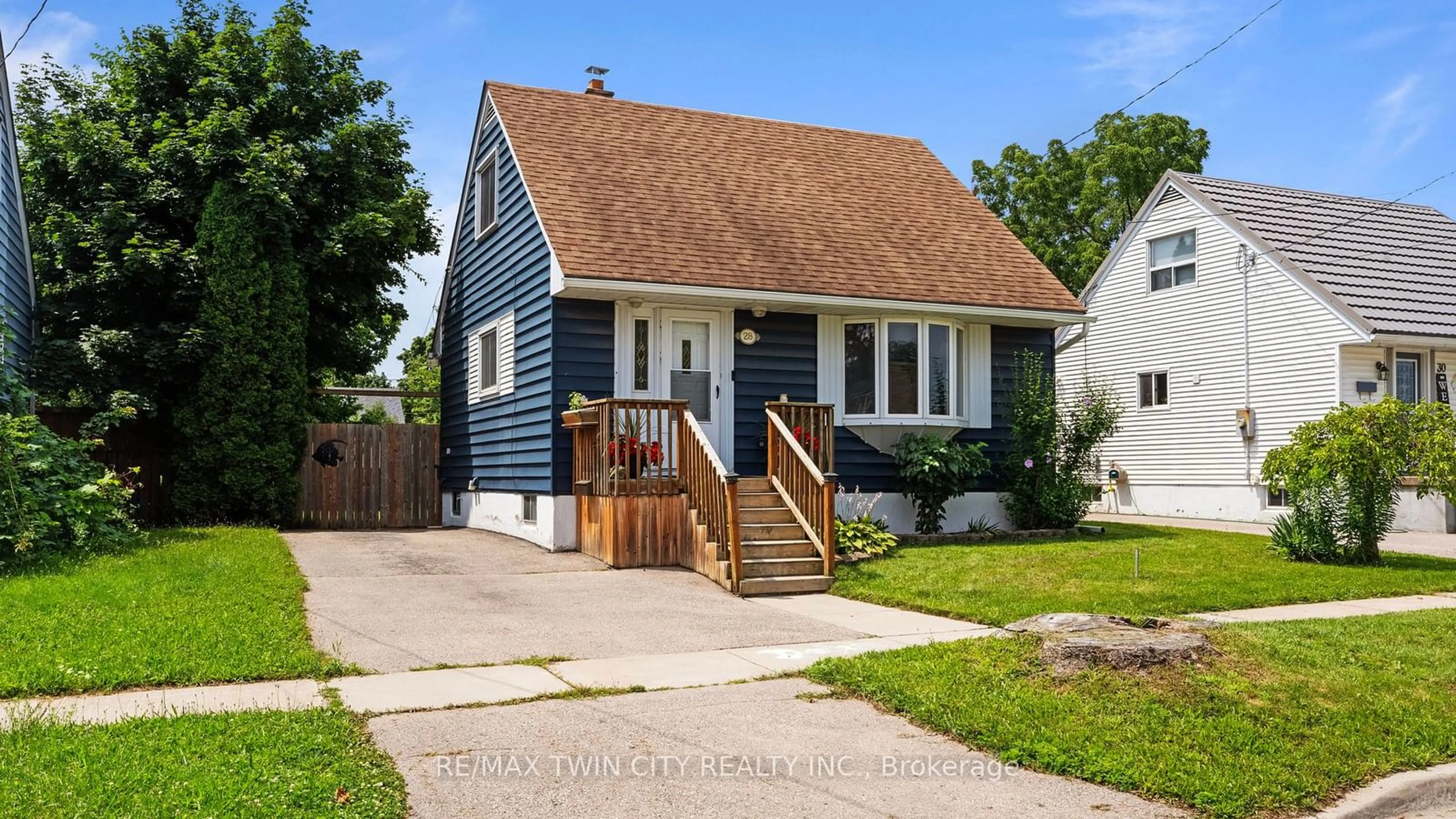 Frontside or backside of a home, cottage for 28 Frank St, Brantford Ontario N3T 5C9