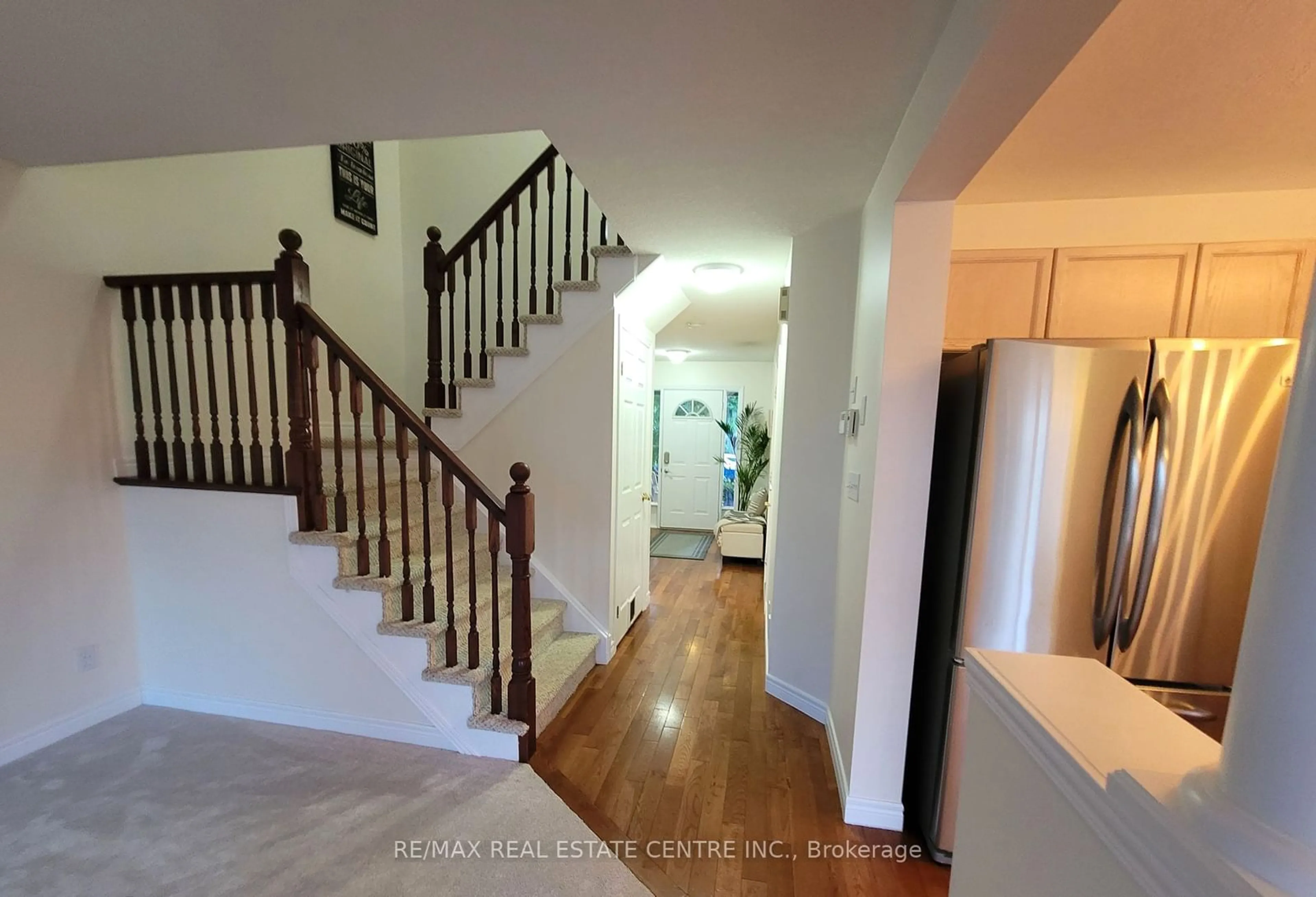 Indoor foyer, wood floors for 160 Brenneman Dr, Wilmot Ontario N3A 4N1