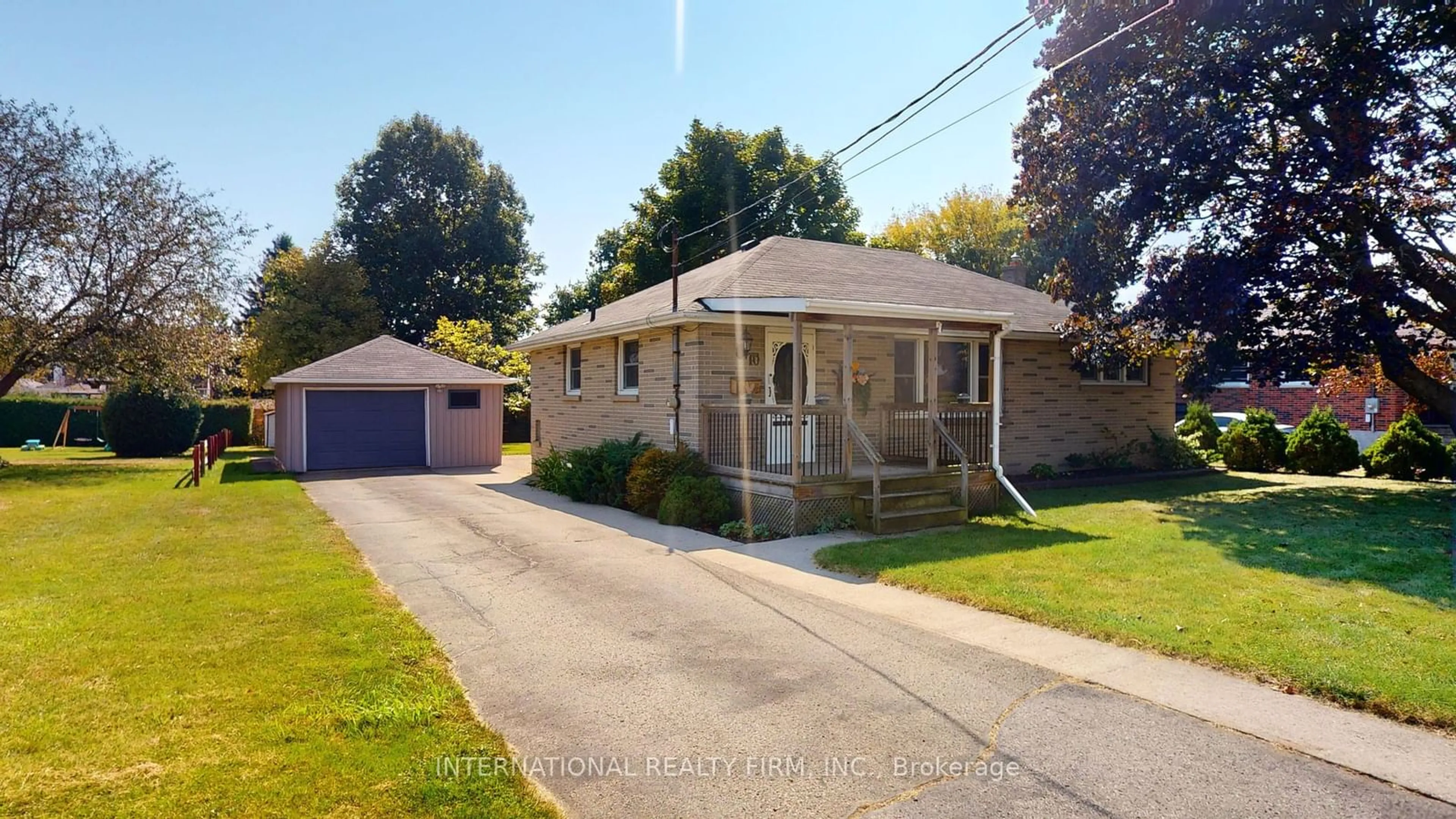 Frontside or backside of a home, the street view for 10 Hillcrest Dr, Port Hope Ontario L1A 1Z8