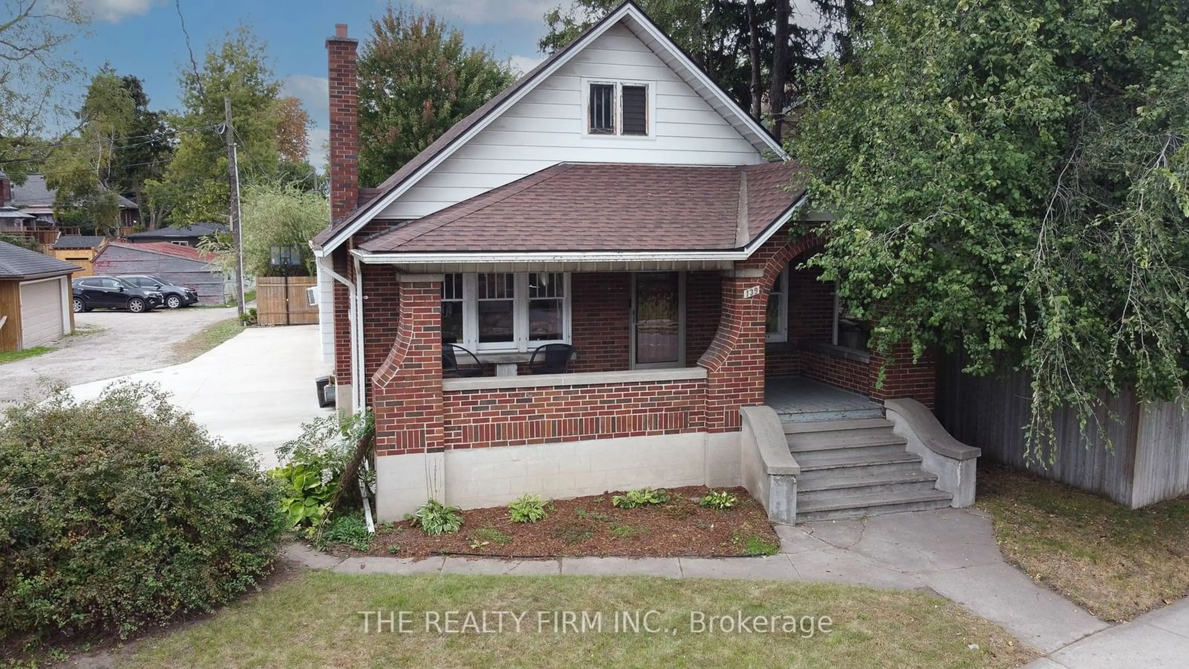 Home with brick exterior material for 139 Wellington Rd, London Ontario N6C 4N2