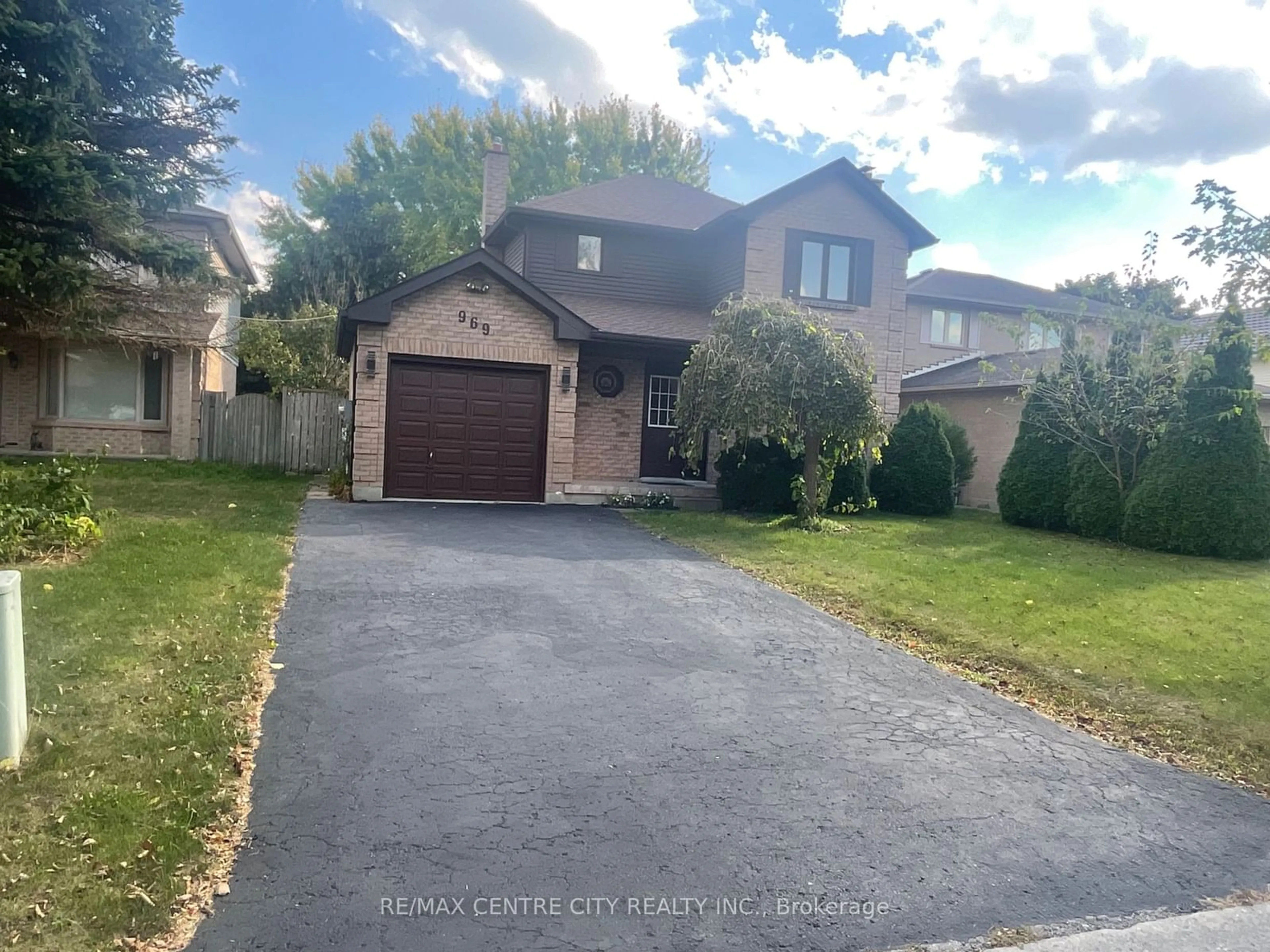 Frontside or backside of a home for 969 Apache Rd, London Ontario N5V 2V7