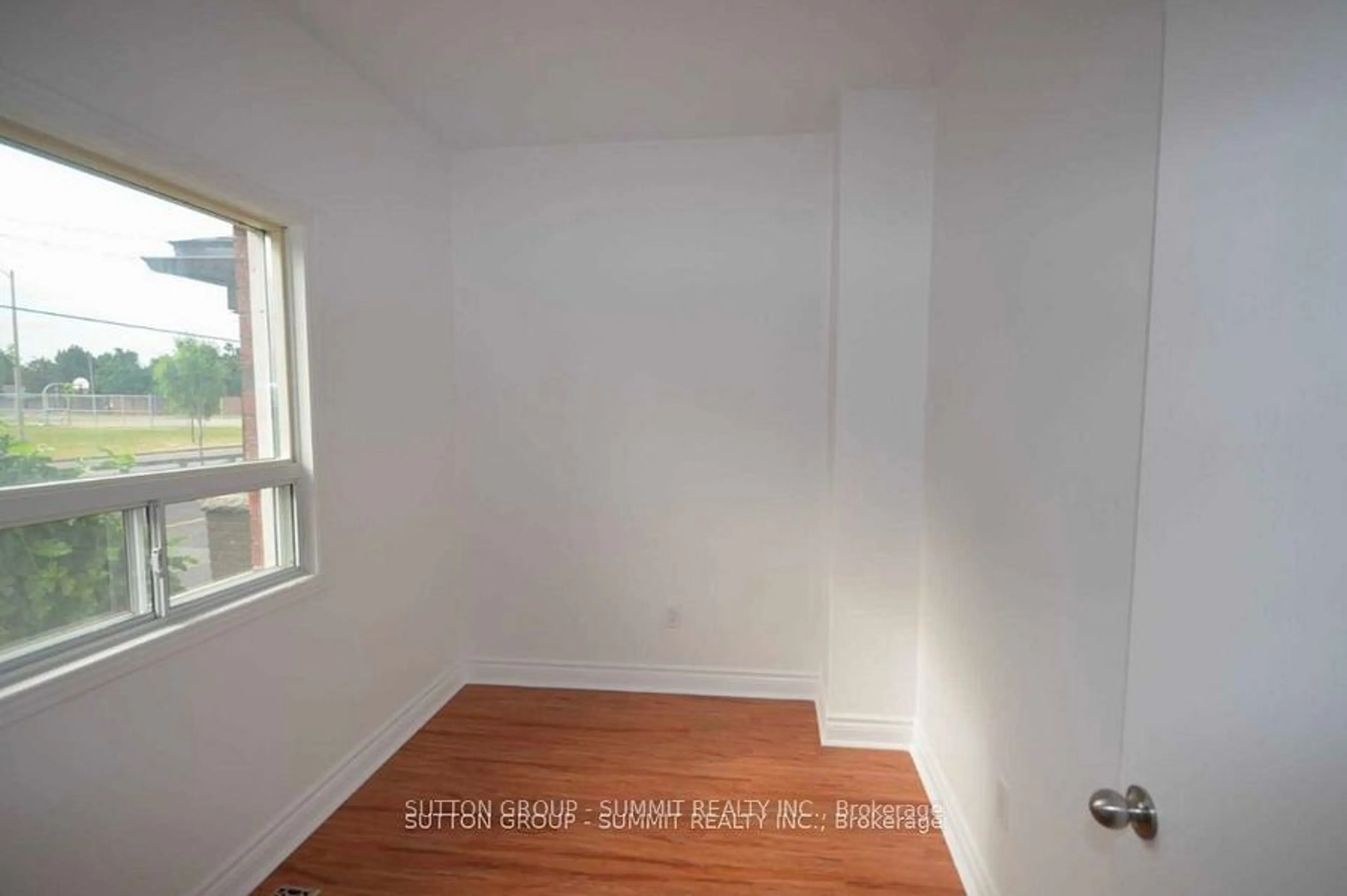 A pic of a room, not visible floor for 279 Wentworth St, Hamilton Ontario L8L 3V9