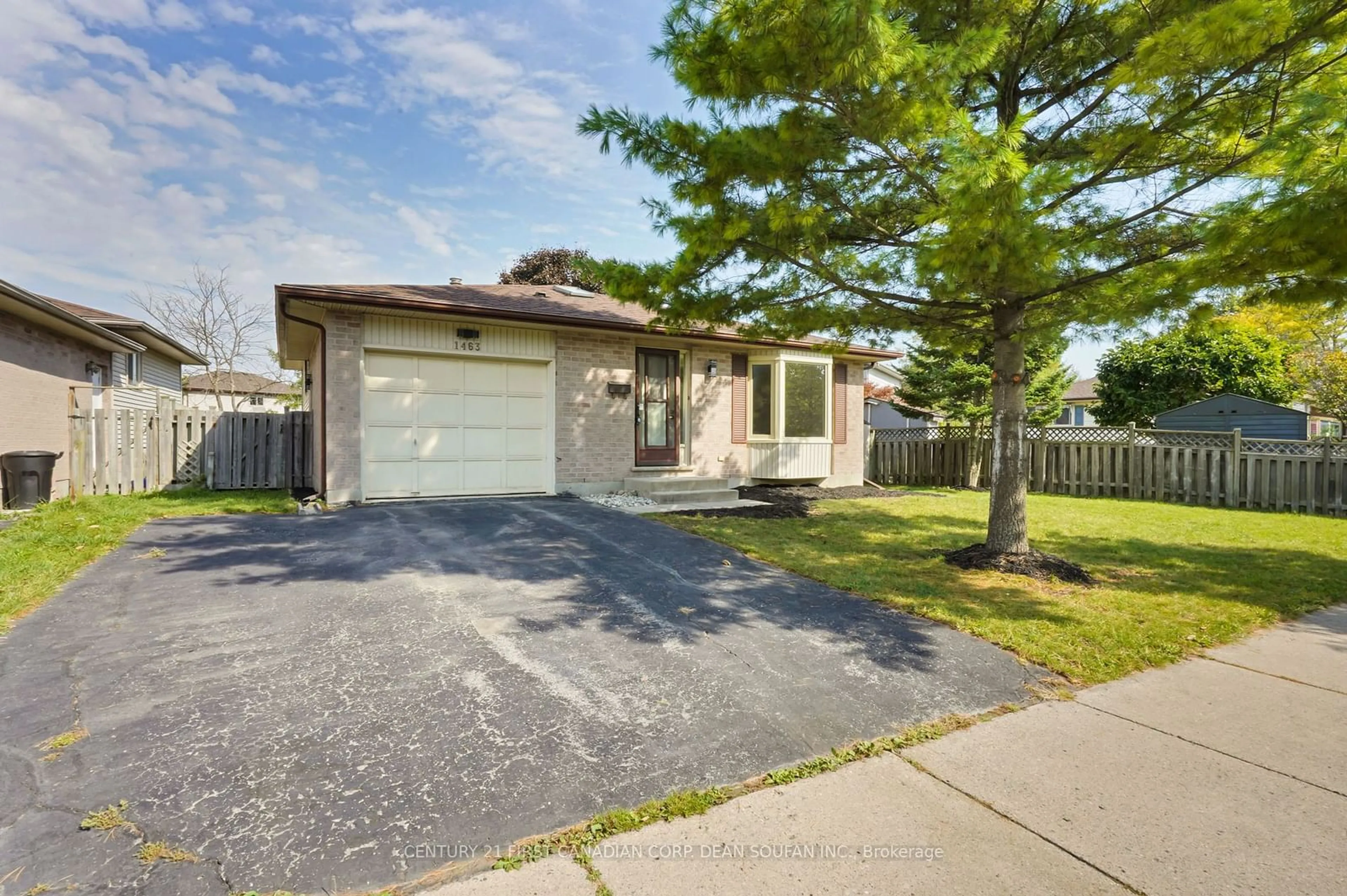 Frontside or backside of a home, the street view for 1463 Jalna Blvd, London Ontario N6E 3C4