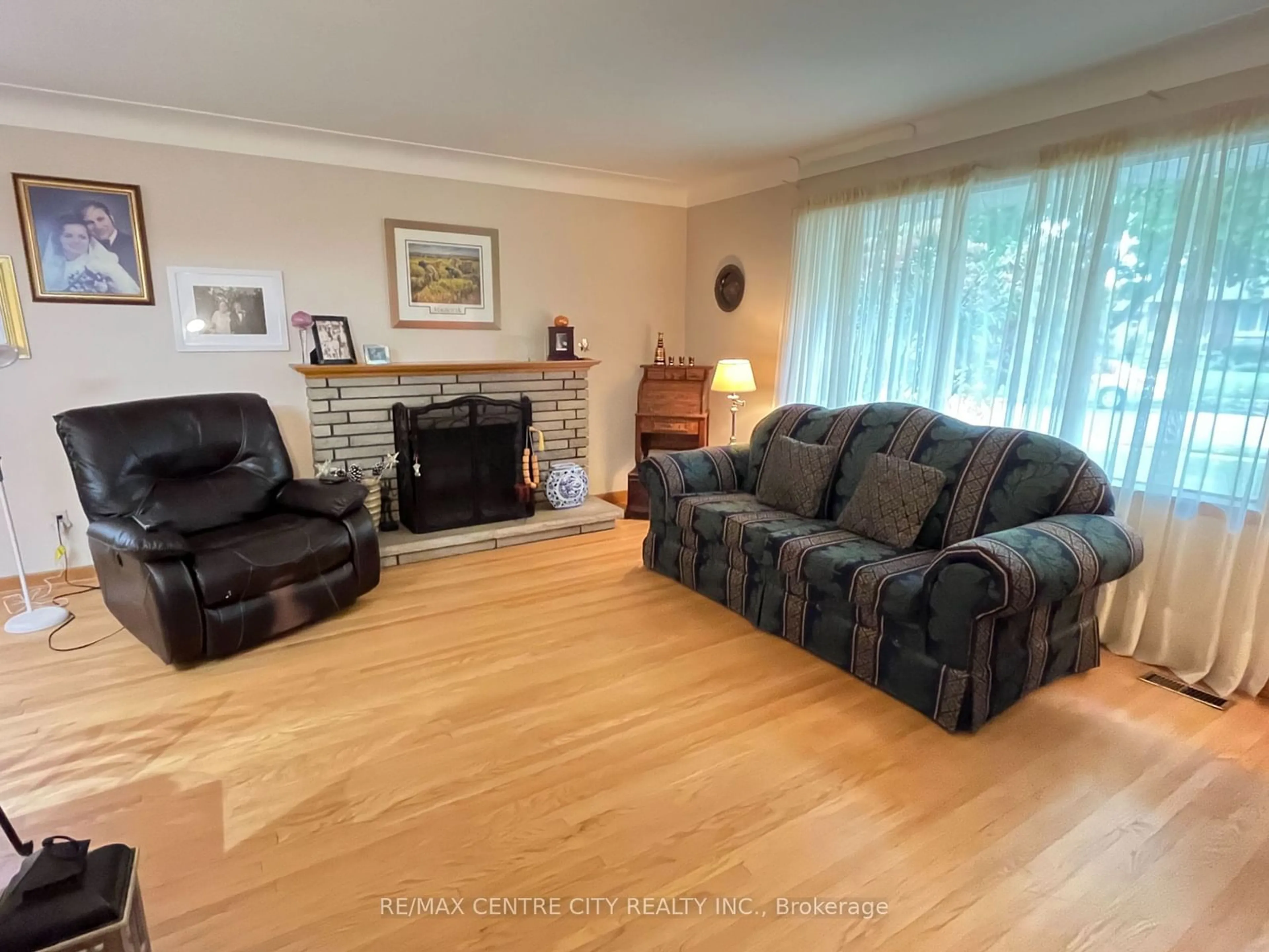 A pic of a room for 631 Ross St, London Ontario N5Y 3V8