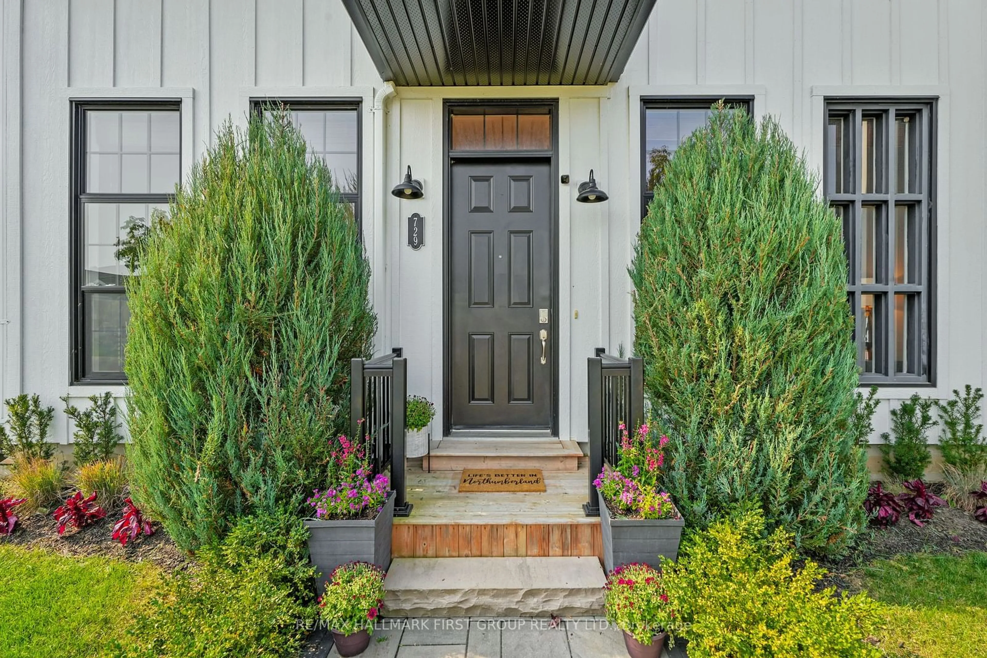 Indoor entryway, wood floors for 729 Wilkins Gate, Cobourg Ontario K9A 0L3