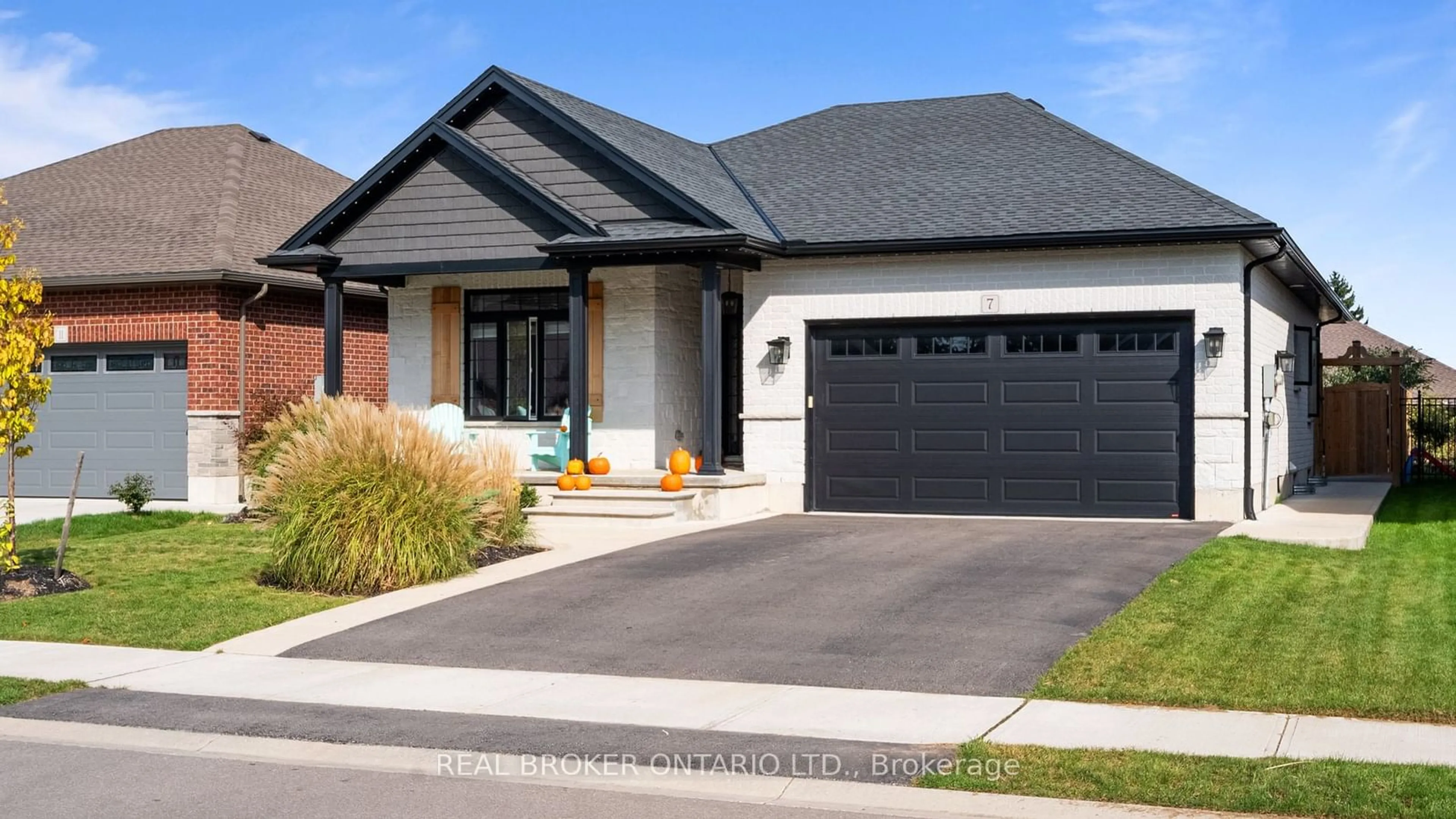 Frontside or backside of a home, the street view for 7 Coventry Crt, Norfolk Ontario N3Y 0E6