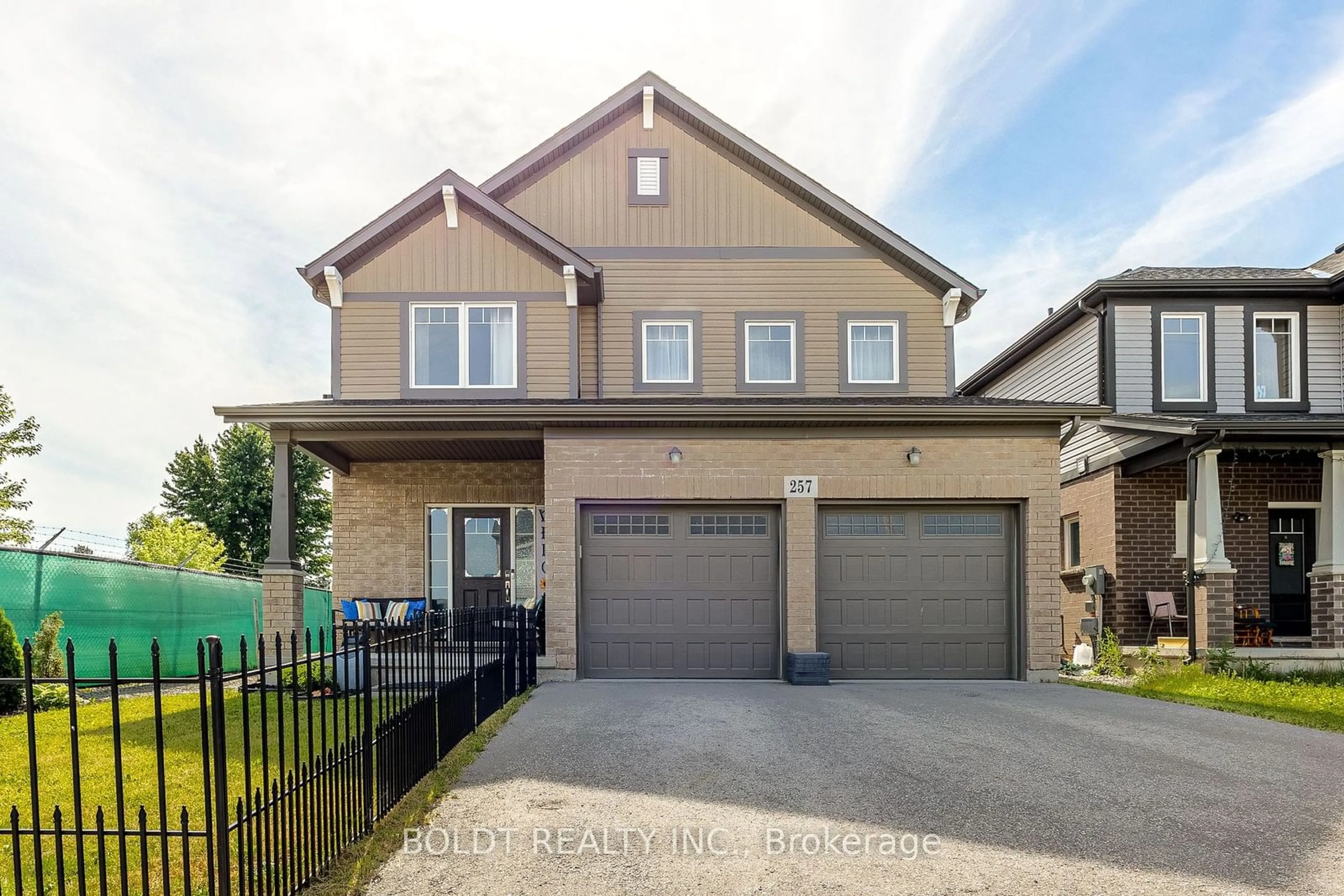 Frontside or backside of a home, the street view for 257 South Pelham Rd, Welland Ontario L3C 0E6