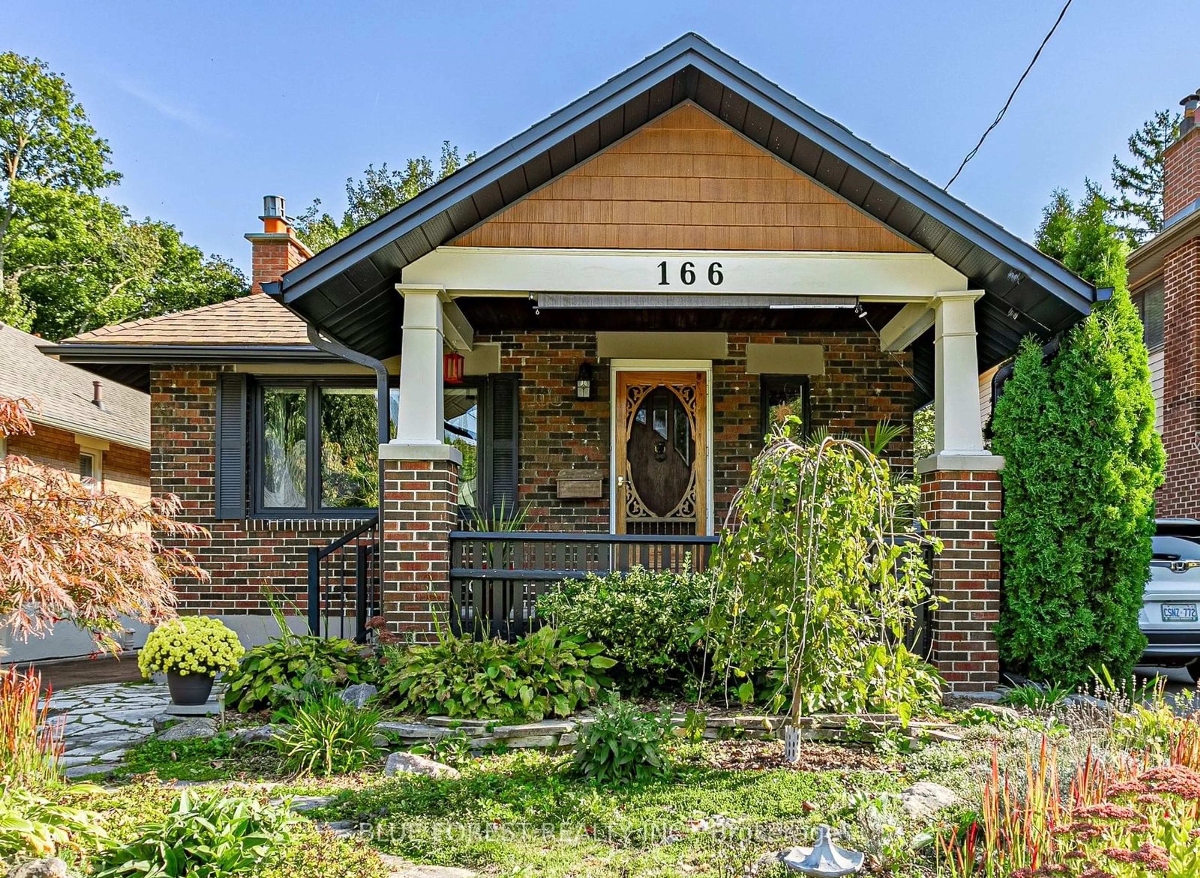 Home with brick exterior material for 166 Thornton Ave, London Ontario N5Y 2Y8