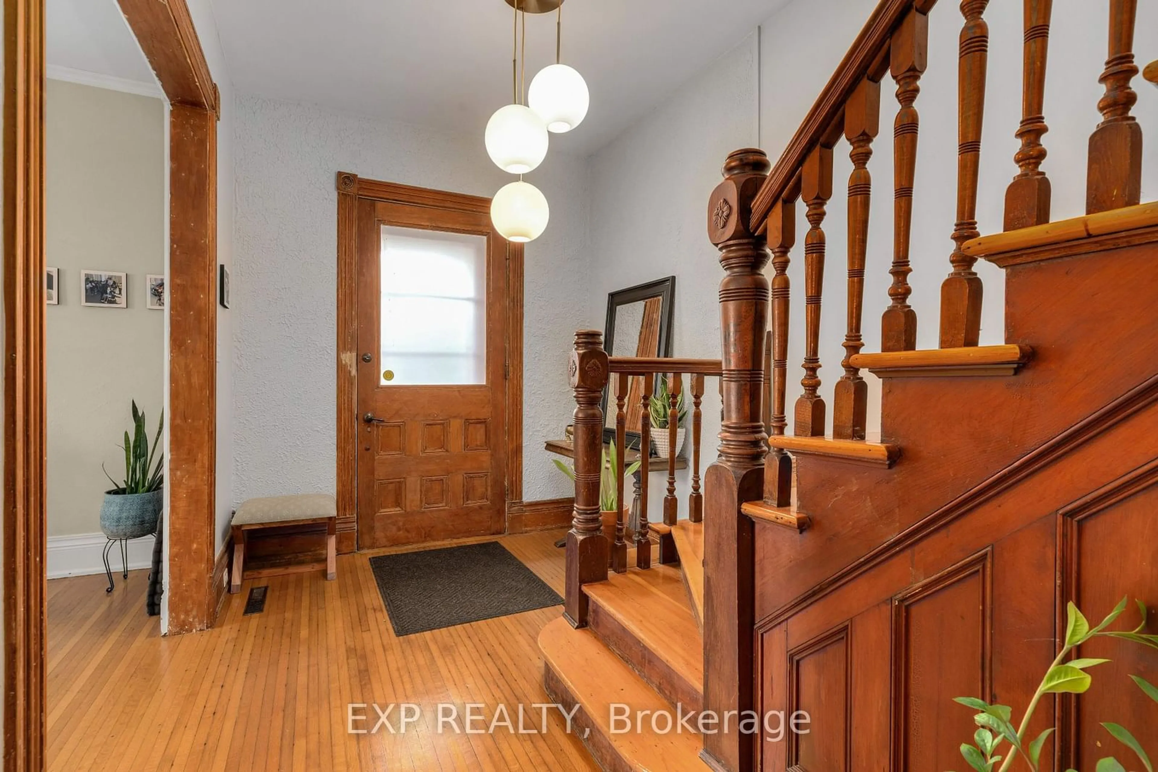 Indoor entryway, wood floors for 114 Robinson St, Greater Napanee Ontario K7R 2S2